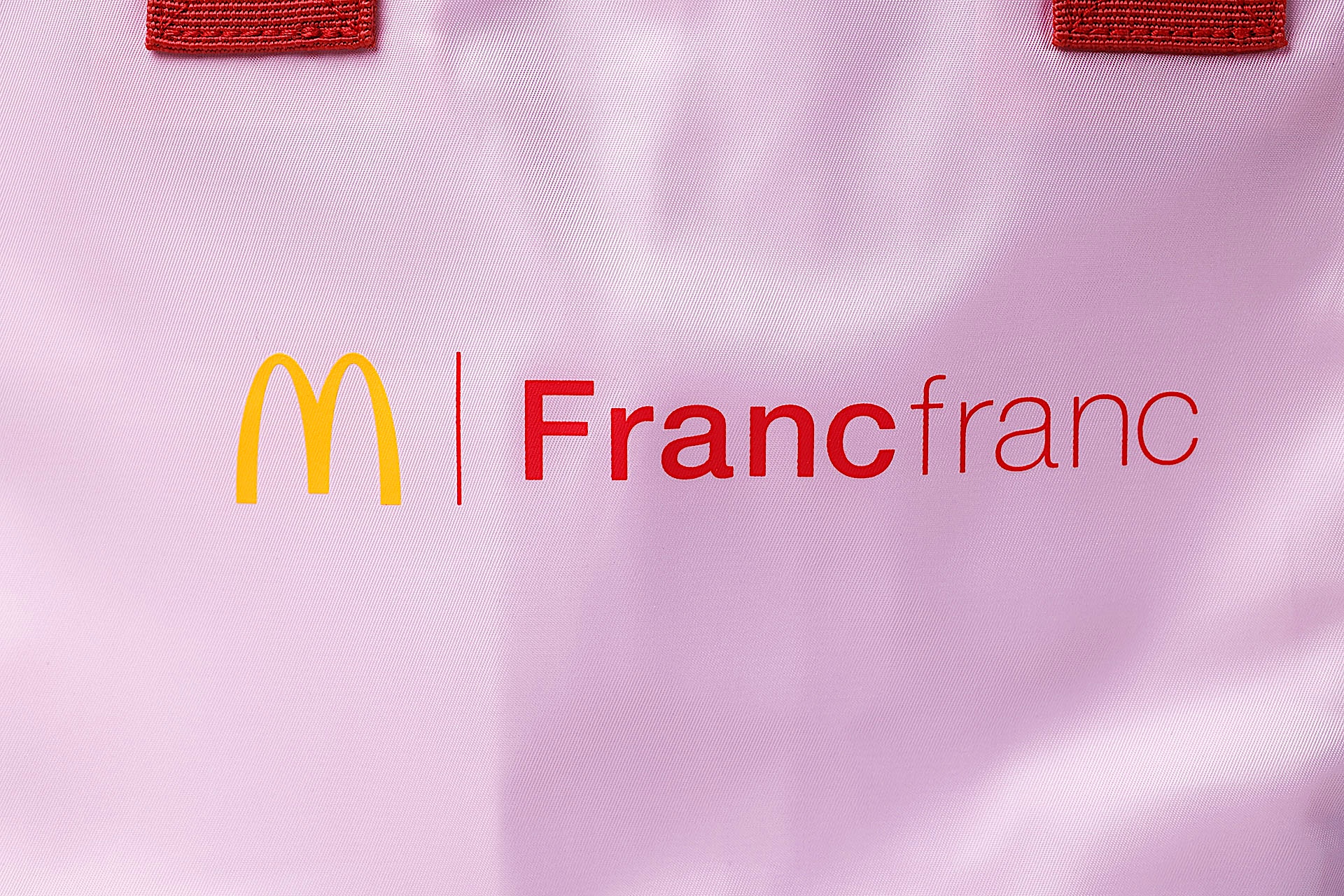 バッグの表面にはマクドナルドとFrancfrancのロゴがプリントされている