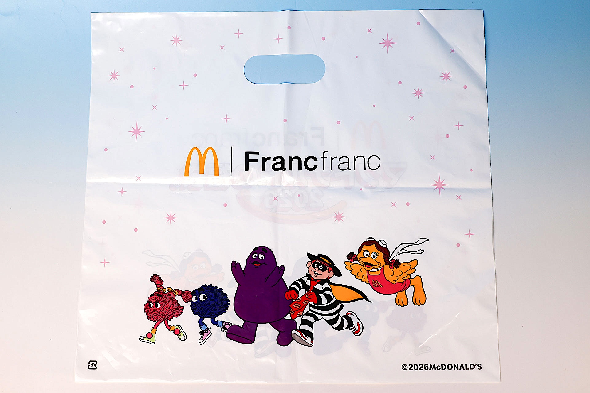 マクドナルドとFrancfrancのロゴがプリントされている