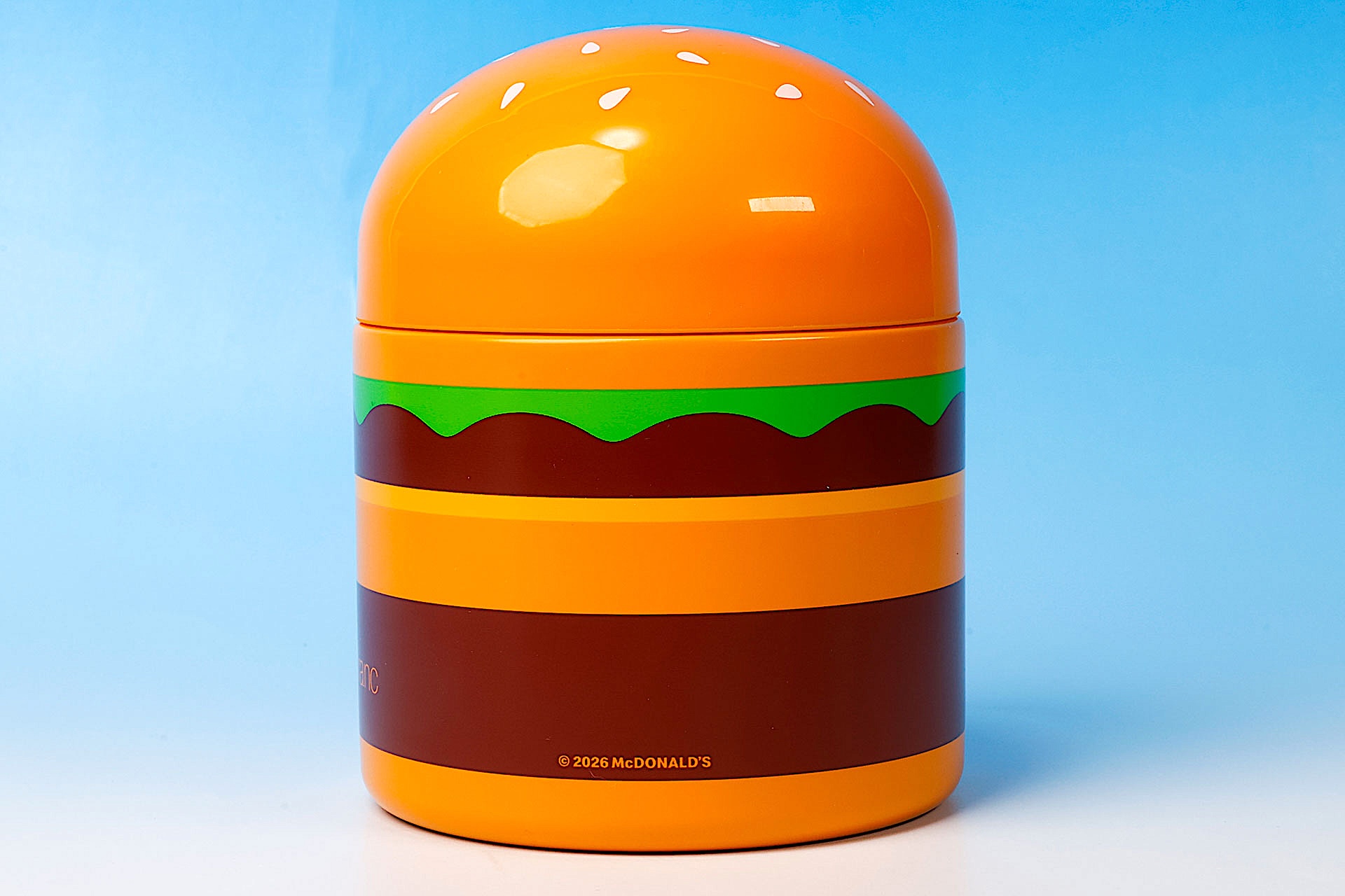 実際のビッグマックよりも少し背が高い