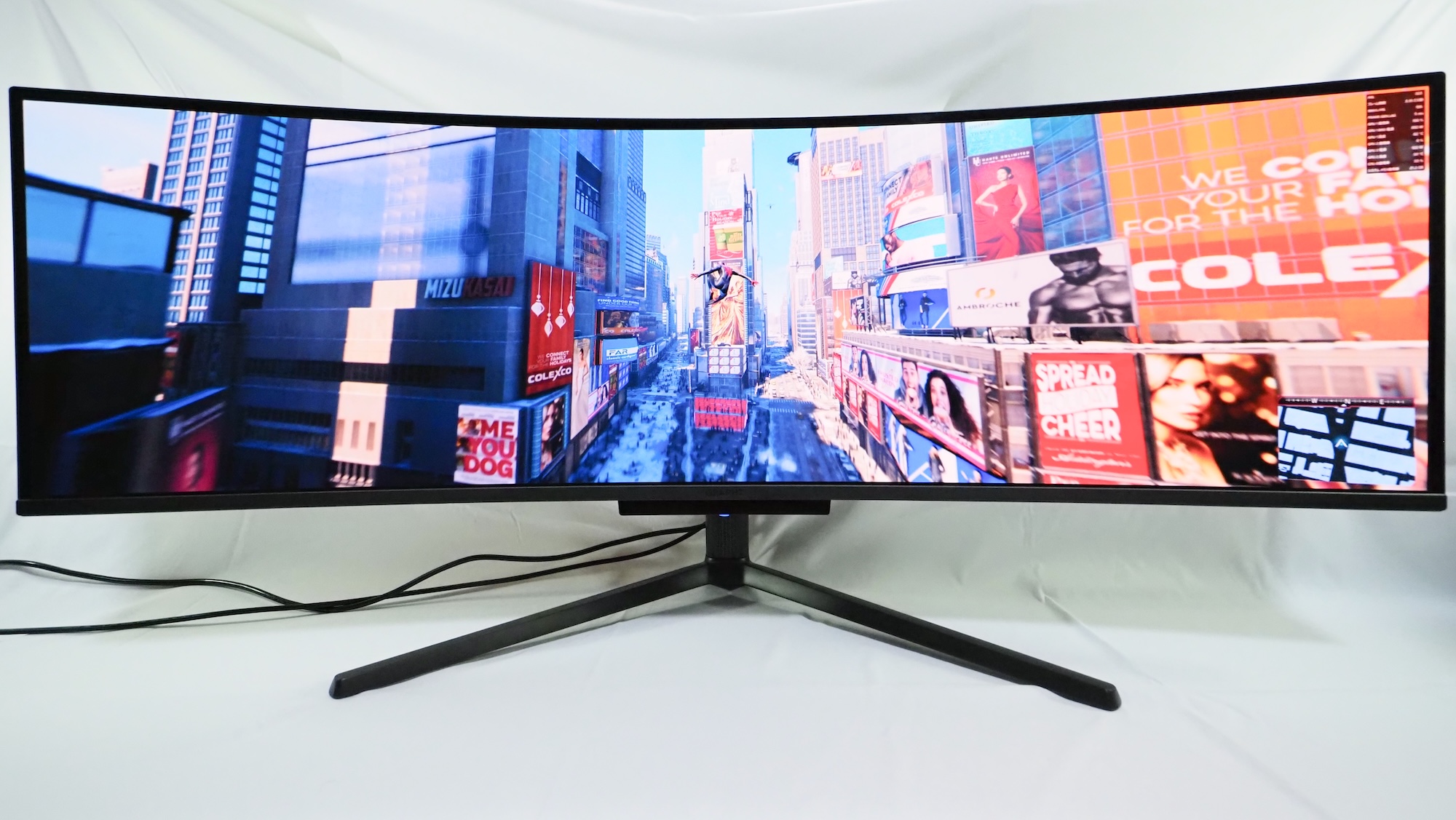 視界を覆うような没入感、QD-OLEDによる映像美が組み合わさり、本当にマンハッタンにいるかのような感覚を楽しめる