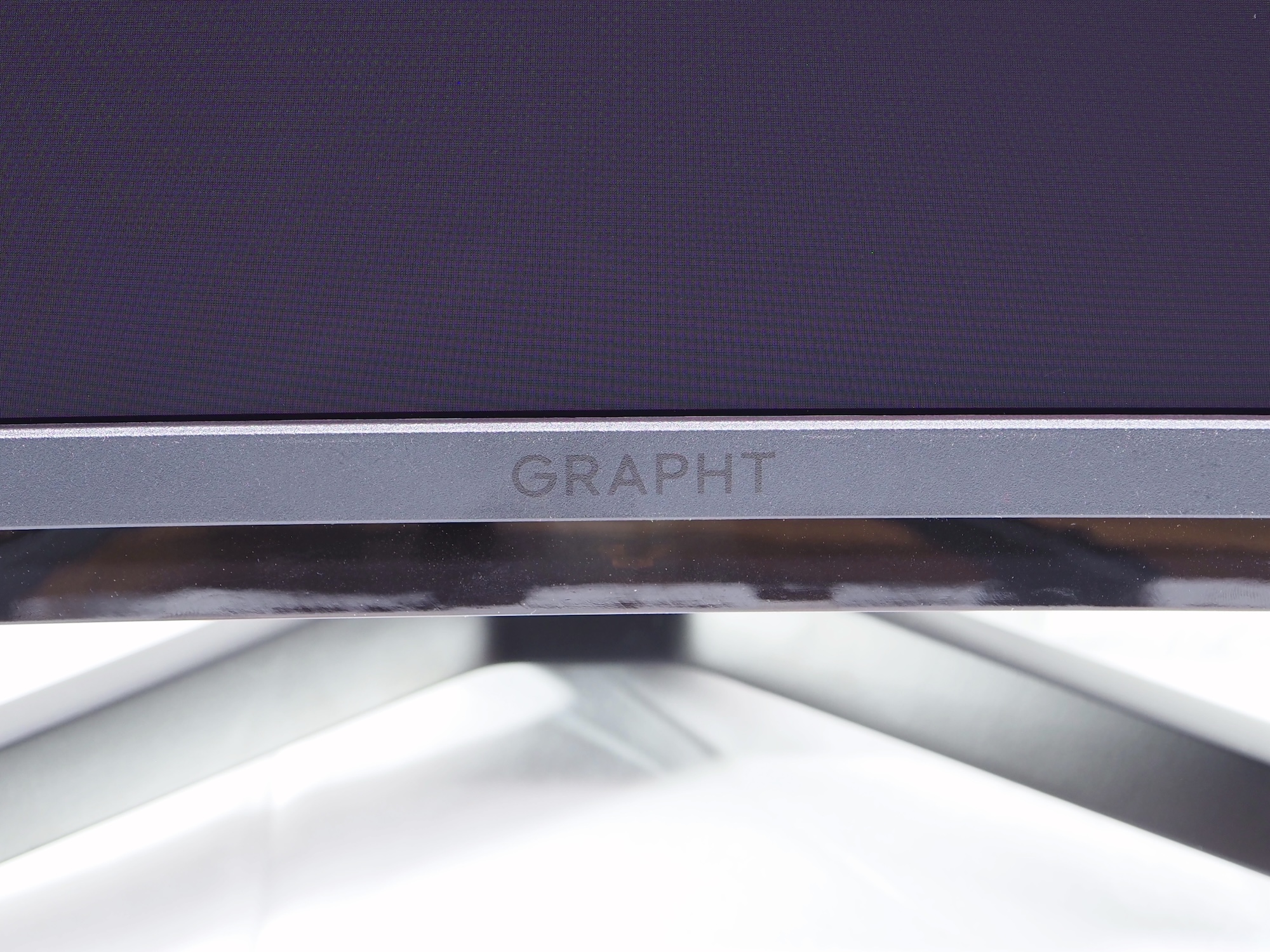 中央の「GRAPHT」ロゴは控えめで、ゲームに集中しやすい