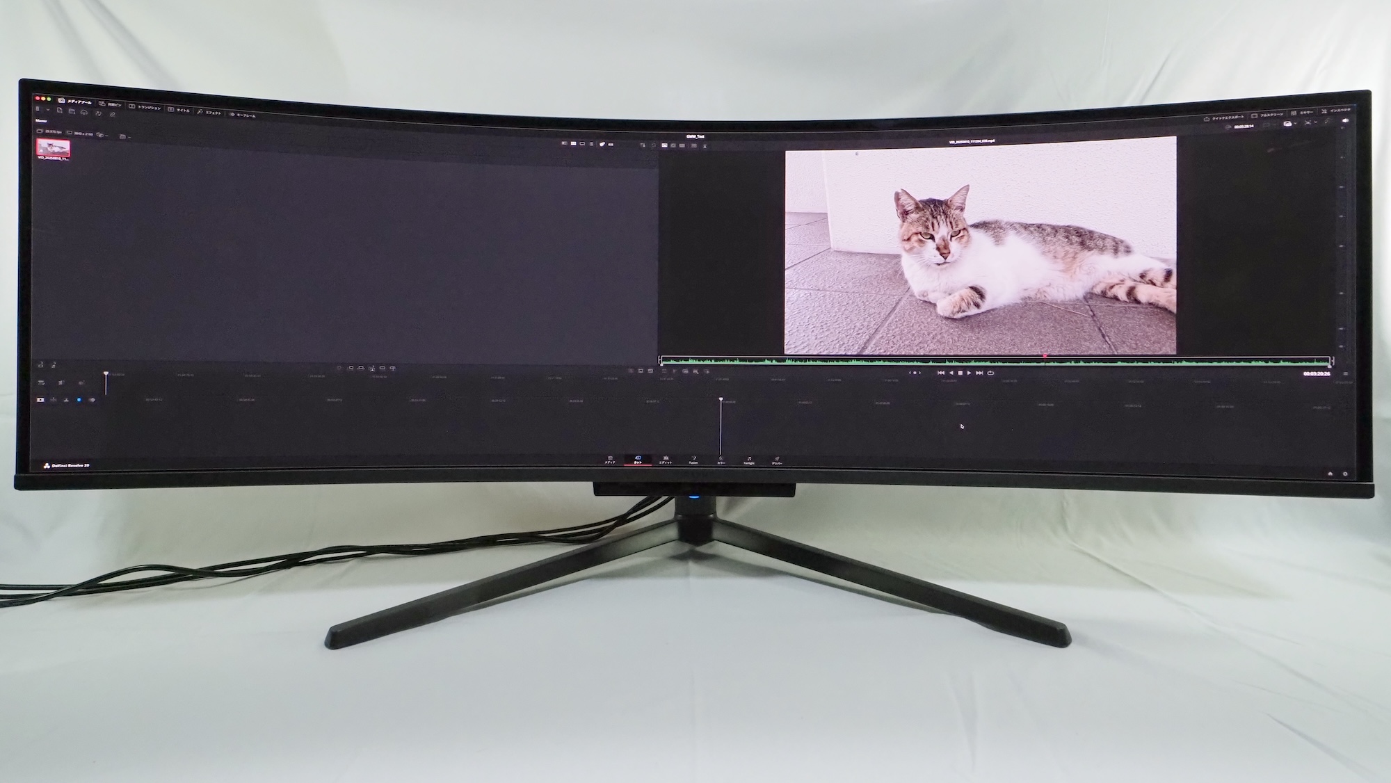 映像編集ソフト「DaVinci Resolve」ではタイムラインを横いっぱいに表示させることができ、一覧性が非常に高い