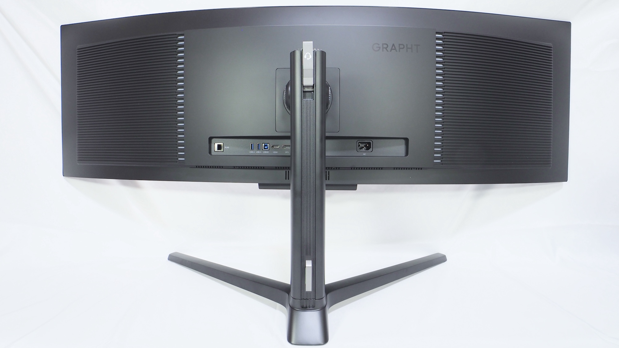 背面もシンプルにまとまっている