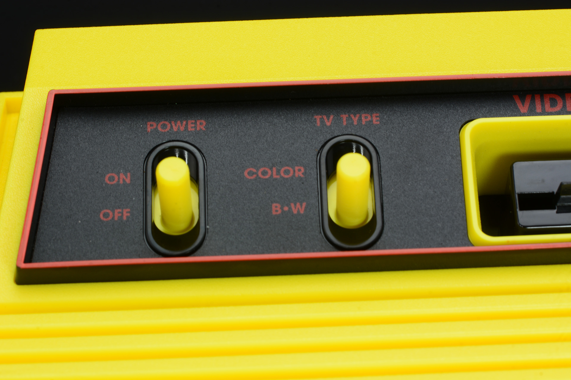 電源スイッチなども当時のデザイン