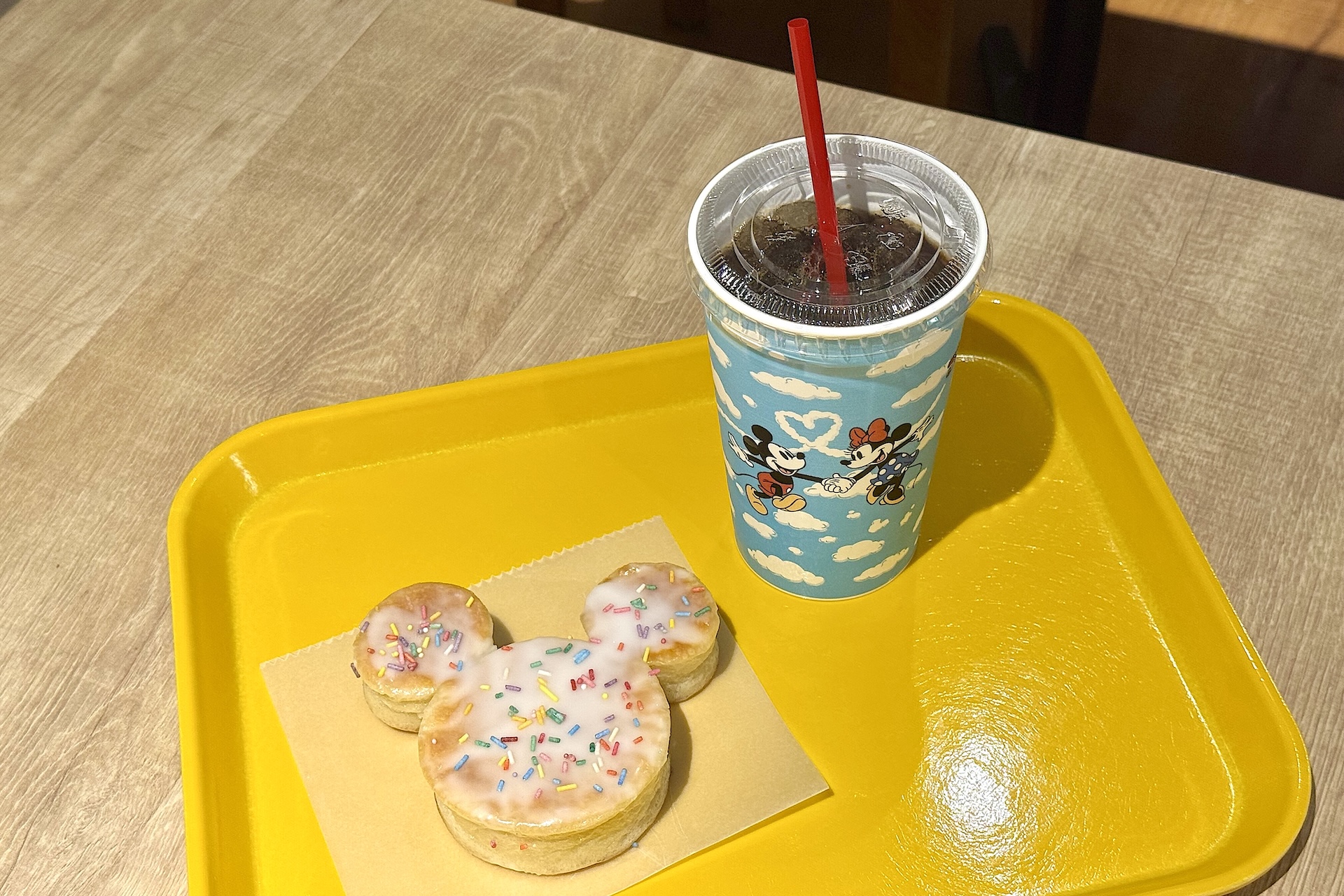 一部メニューを試食させていただいた。筆者はレモンシュガーブリオッシュとアイスコーヒーのLサイズをチョイス