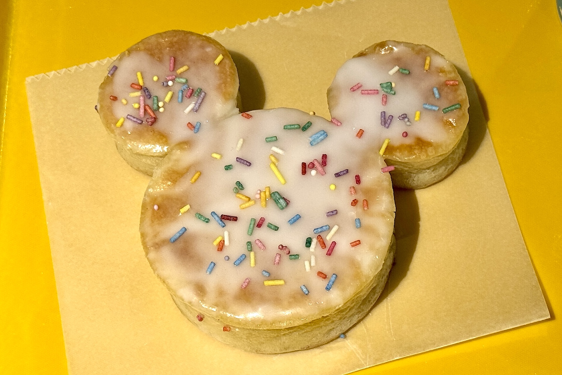 ブリオッシュは少し温めるのがオススメだそう。注文してから店員さんに温めてもらえる