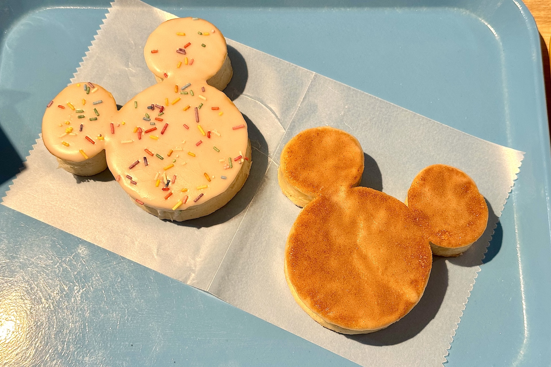 左：レモンシュガーブリオッシュ 790円、右：シナモンブリオッシュ 790円