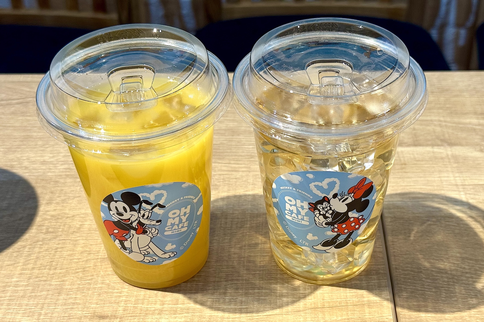 こちらはMサイズのアイスドリンク。アップルジュース、オレンジジュースが690円など