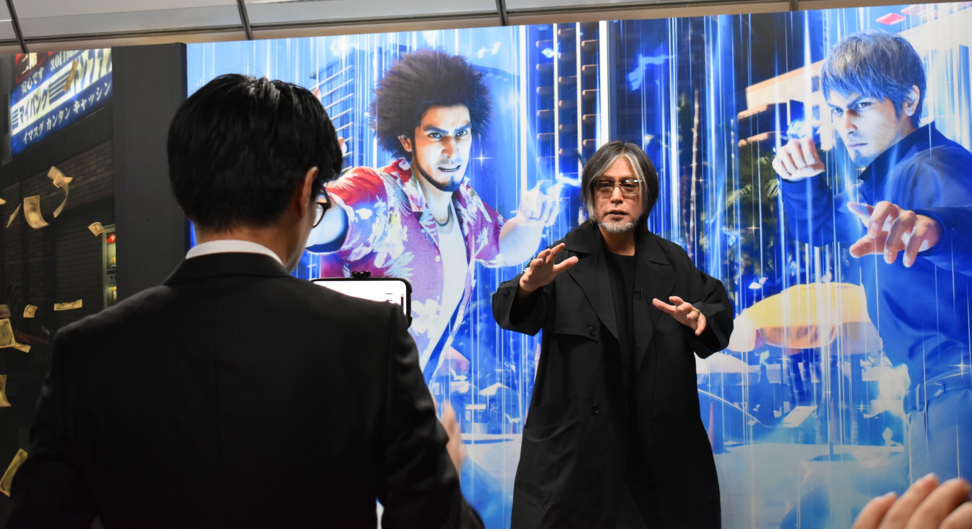 フォトスポットも用意されており、ゲーム内に自分たちが登場するような写真が撮れる