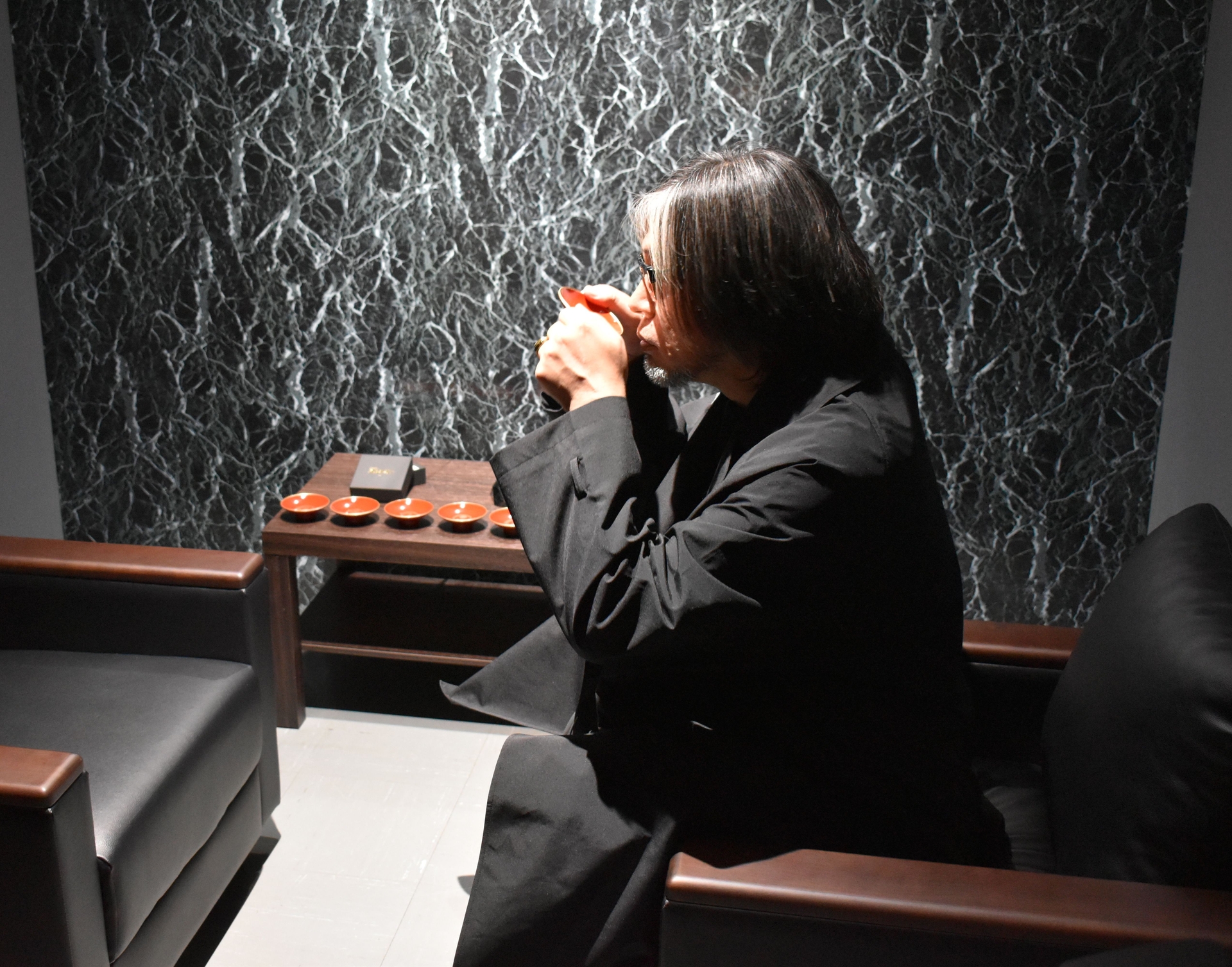 杯を交わすことができるブースも。東城会本部ブースが別途用意されているのは、東城会系ではない組もあるからだ