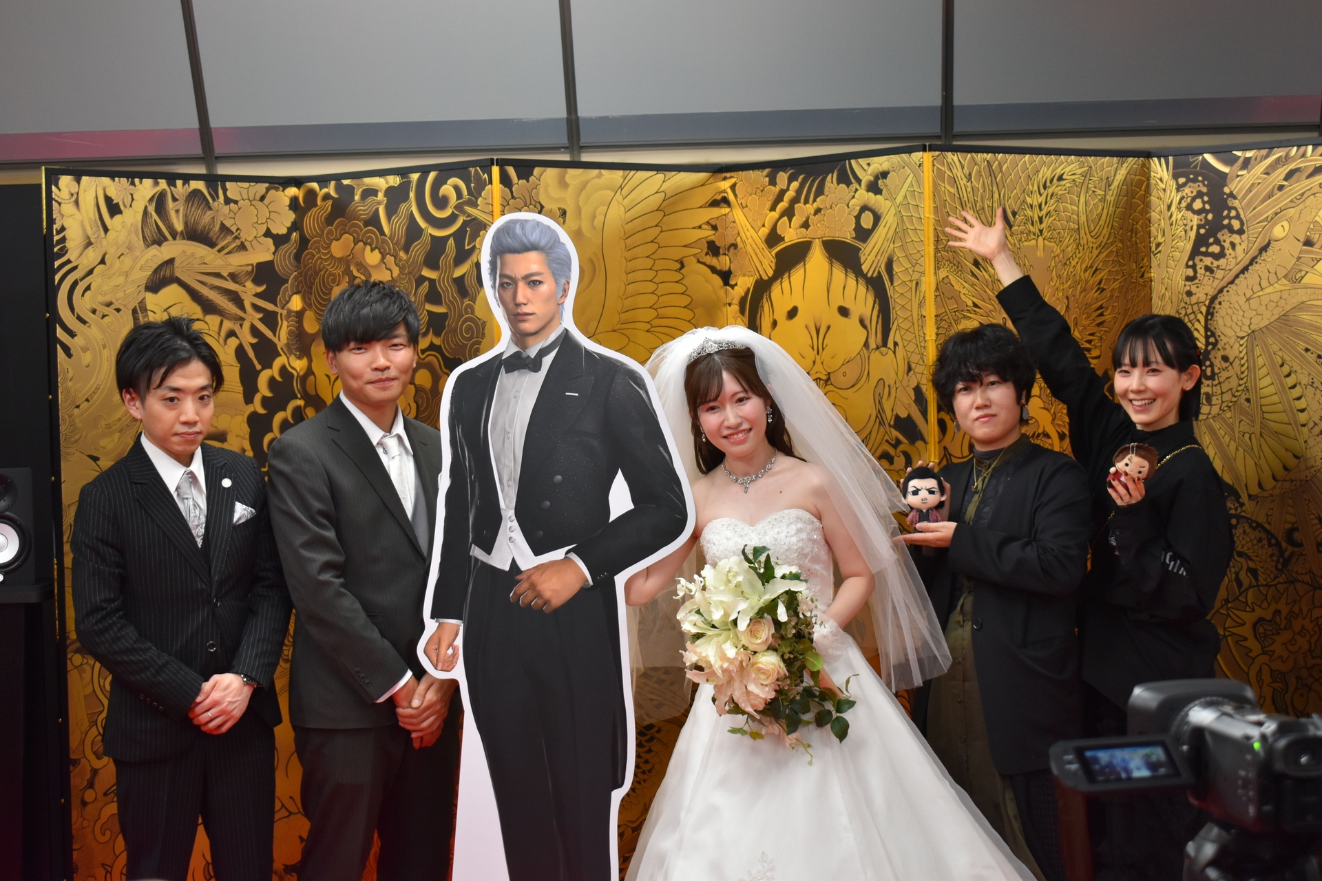 「結婚式の擬似体験ができるスペシャルパッケージプラン」では招かれた友人たちのフラワーシャワーもあり、かなり本格的な内容だった