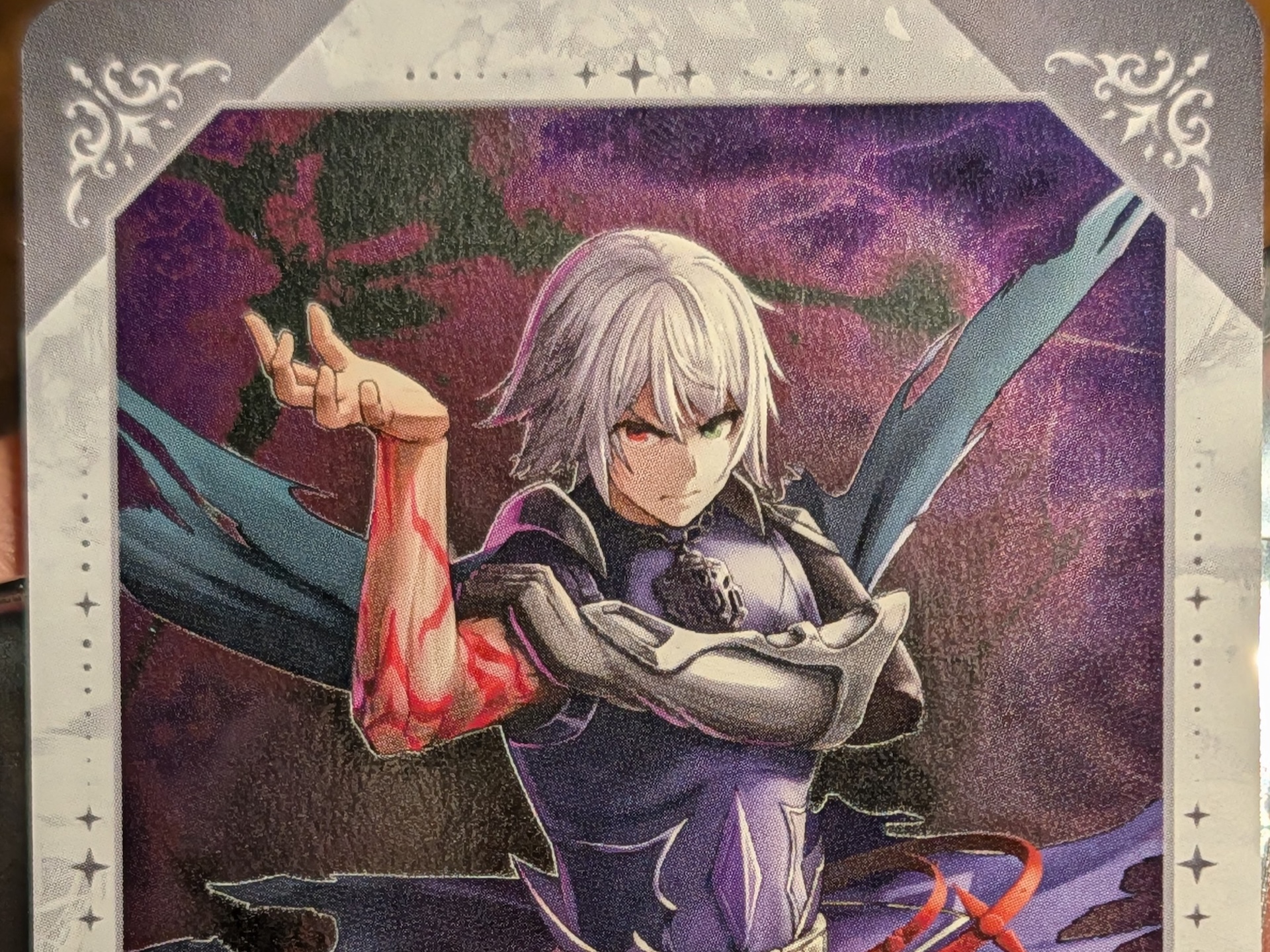 入場時には全20種類からランダムで封入されたオリジナルカードが配布。筆者も1パック頂いたが、入っていたのは「虚構魔術師ハルト」