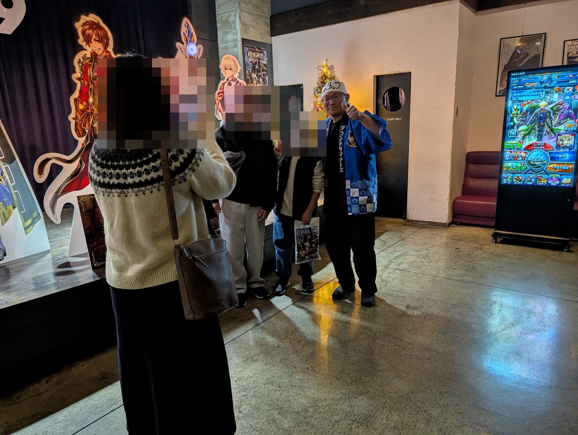 新永氏のファンも多いようでファンとの会話を楽しんでいたほか、一緒に写真を撮っているシーンなども見られた