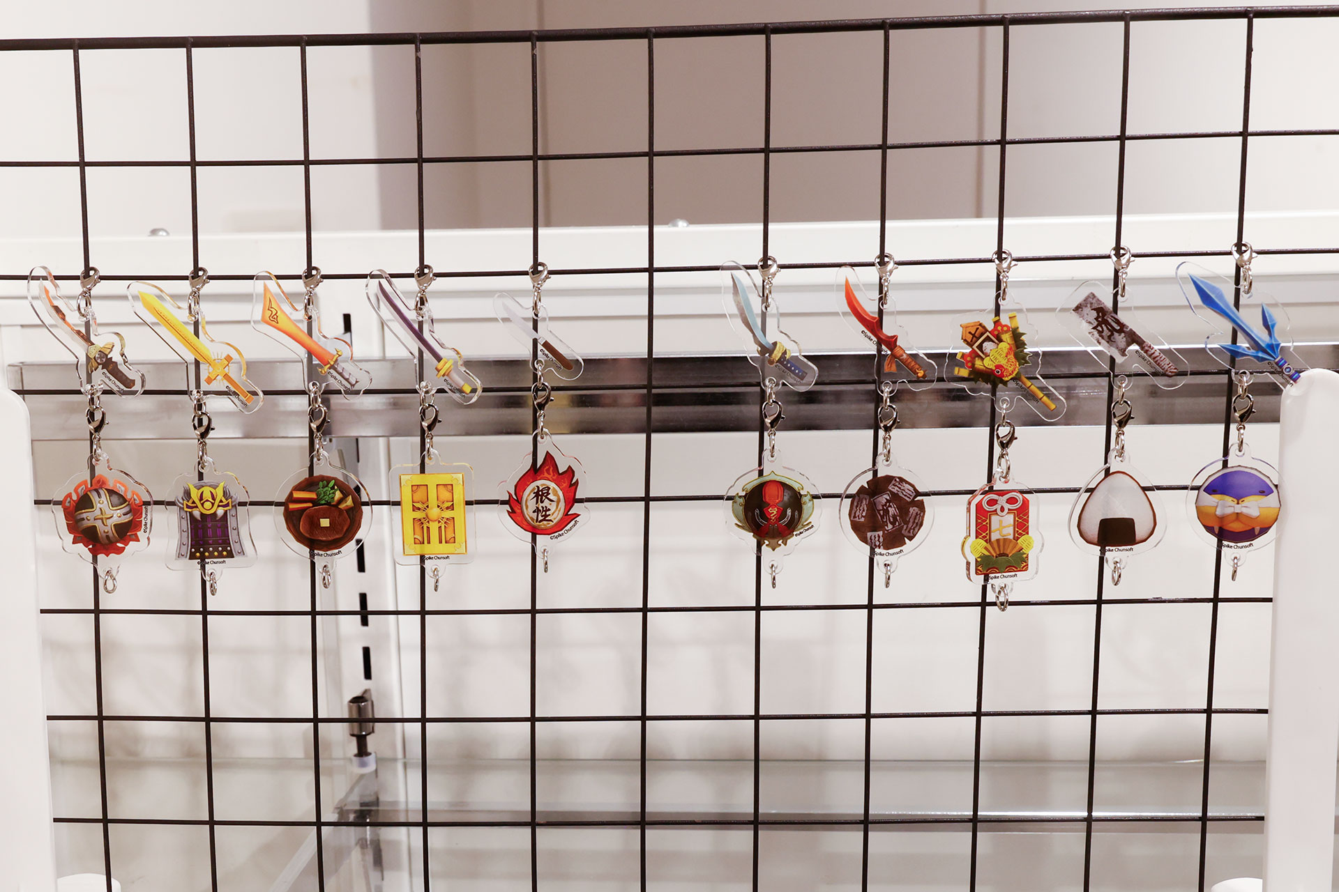 こちらが「風来のシレン6 連結アクリルキーホルダー vol.1、vol.2（トレーディング）」だ。ざっくり分けて、右側が「vol.1」で左側が「vol.2」となっている