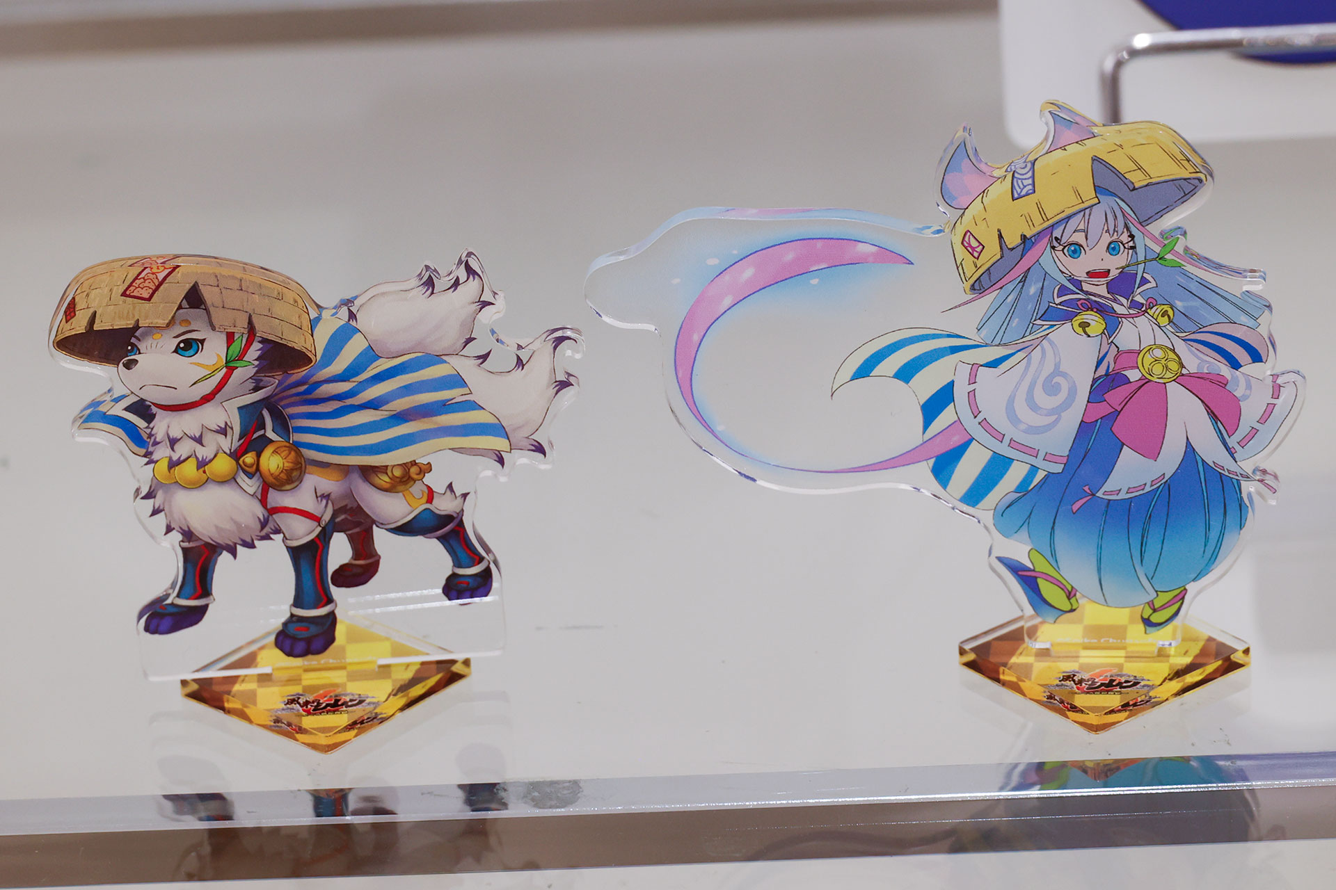 こちらが「風来のシレン6 アクリルスタンド」だ。写真左が狐渇シレンで右が竜海シレン