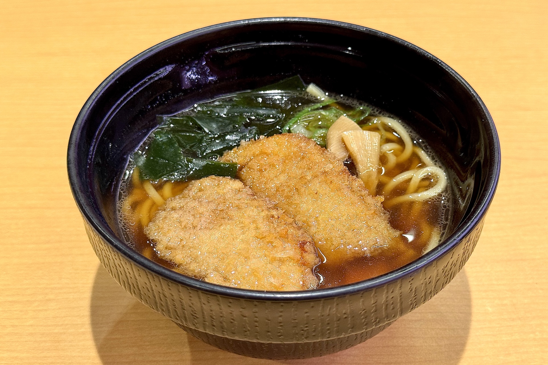 「スシロー コク旨まぐろ醤油ラーメン」 価格：450円〜 販売期間：12月3日〜