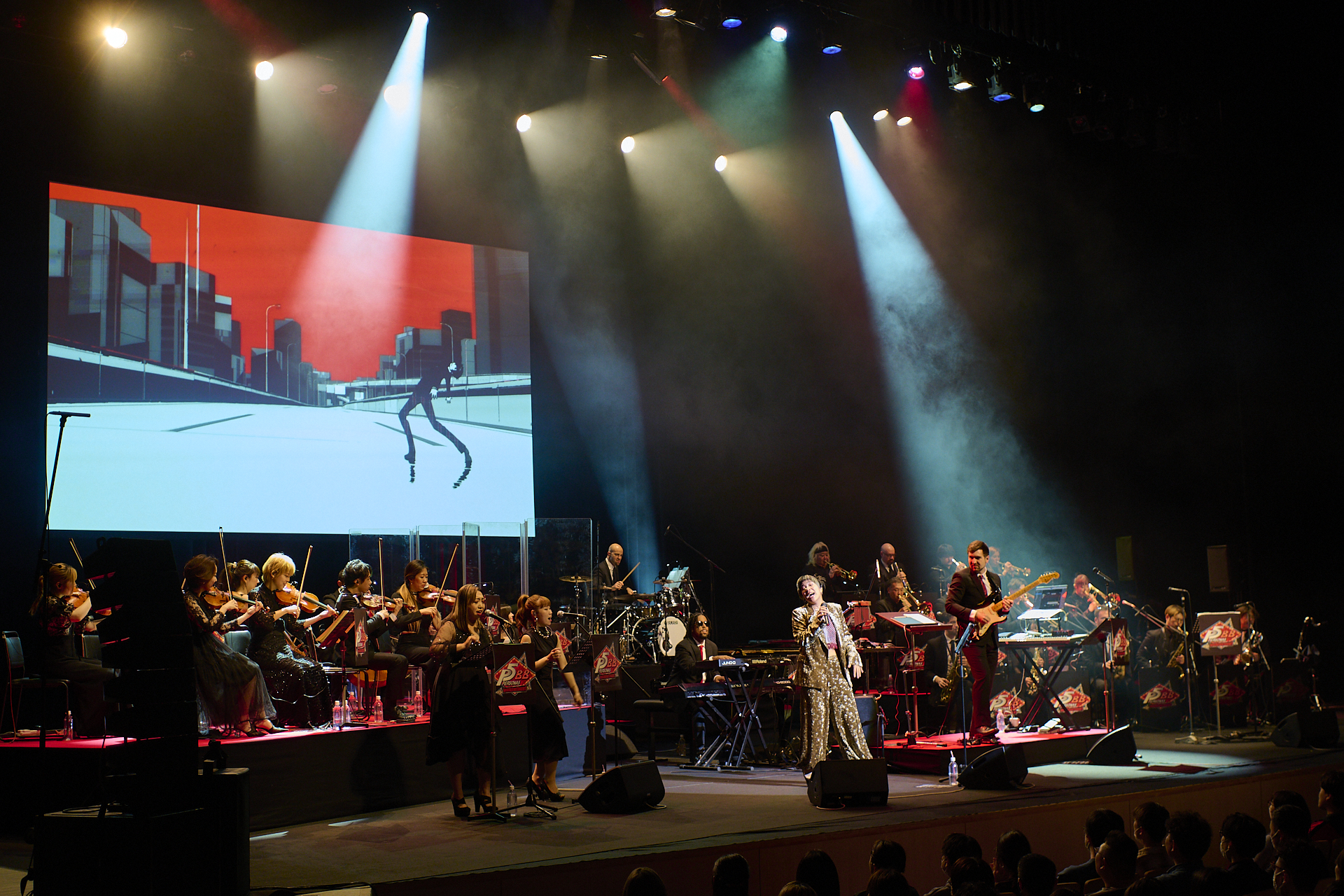 ゲーム冒頭を想起させるような作品を代表する楽曲の連続で一気にコンサートへ惹き込まれる！