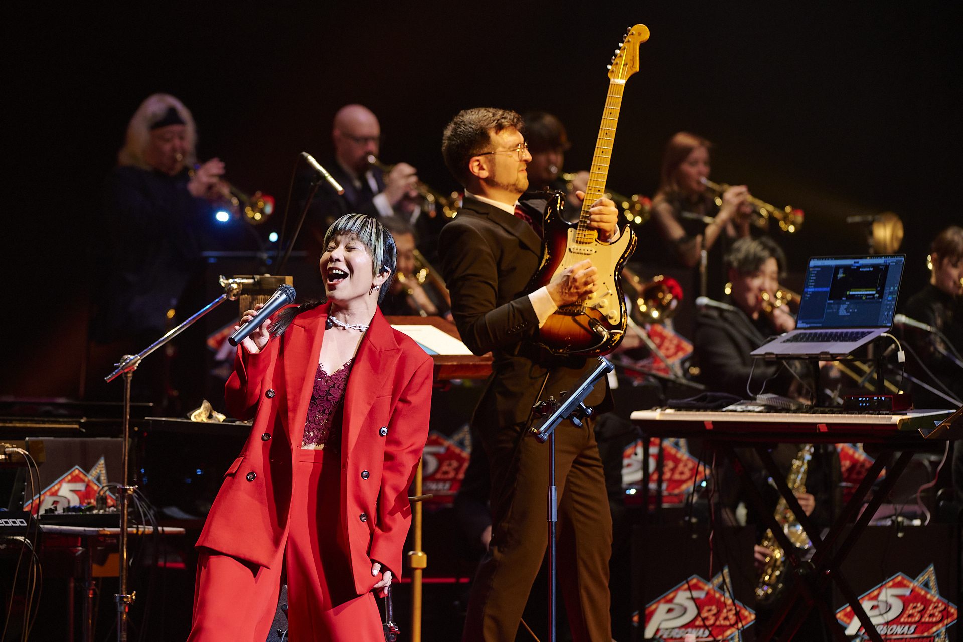 チャーリー氏とノリノリで音楽を奏でる姿は正に“夢の最強のタッグ”と言って差し支えない