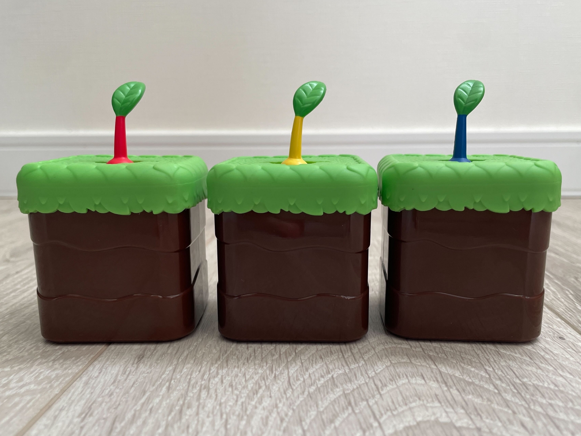 土に埋まった状態でも魅力的なピクミン。見ているとついひっこぬきたくなる