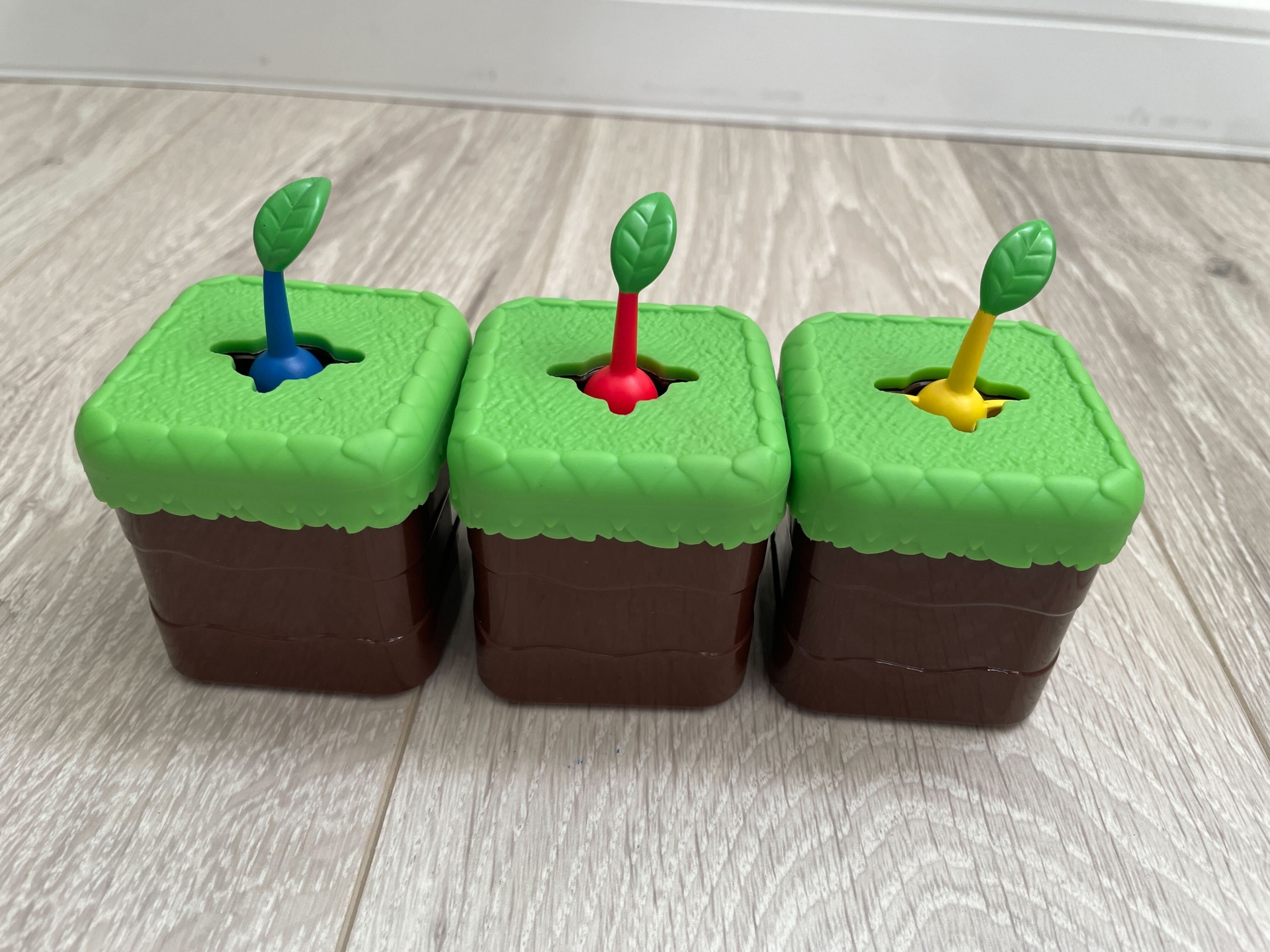 土に埋まった状態でも魅力的なピクミン。見ているとついひっこぬきたくなる