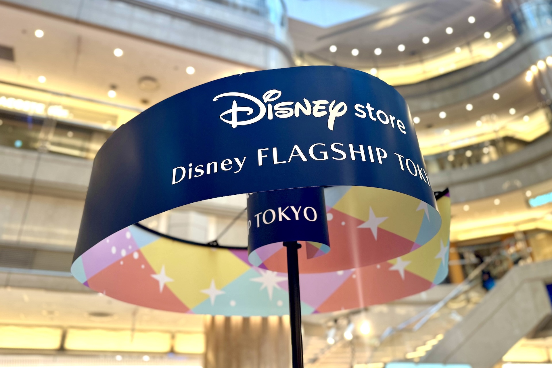 今回が初登場だという高さ7mのクリスマスツリー。かなりの存在感だ