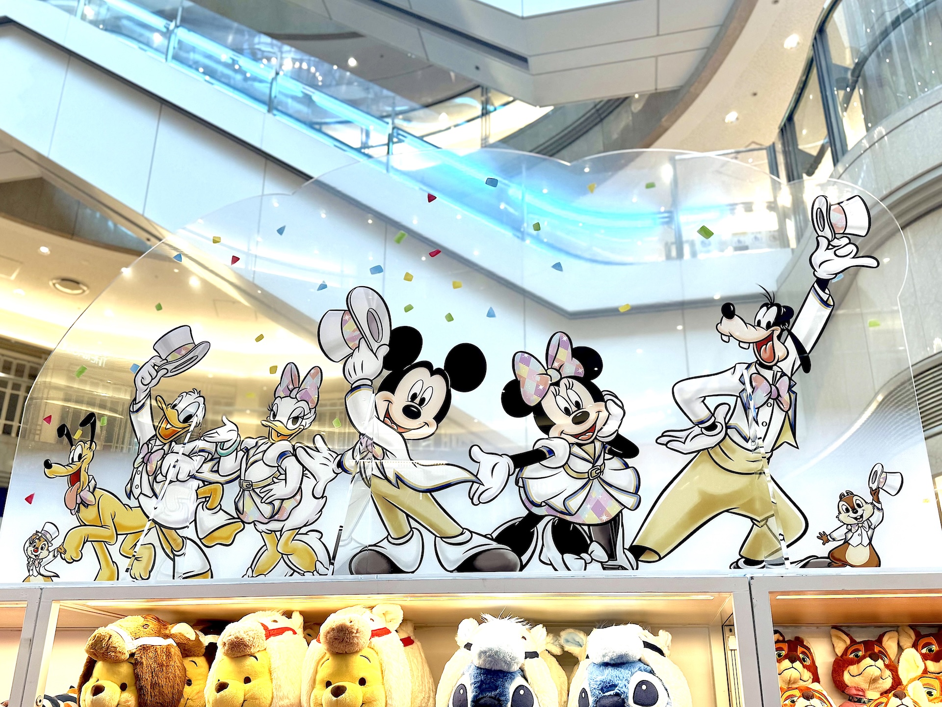 今回が初登場だという高さ7mのクリスマスツリー。かなりの存在感だ