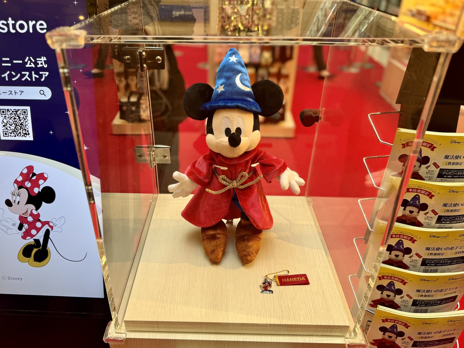 今回が初登場だという高さ7mのクリスマスツリー。かなりの存在感だ