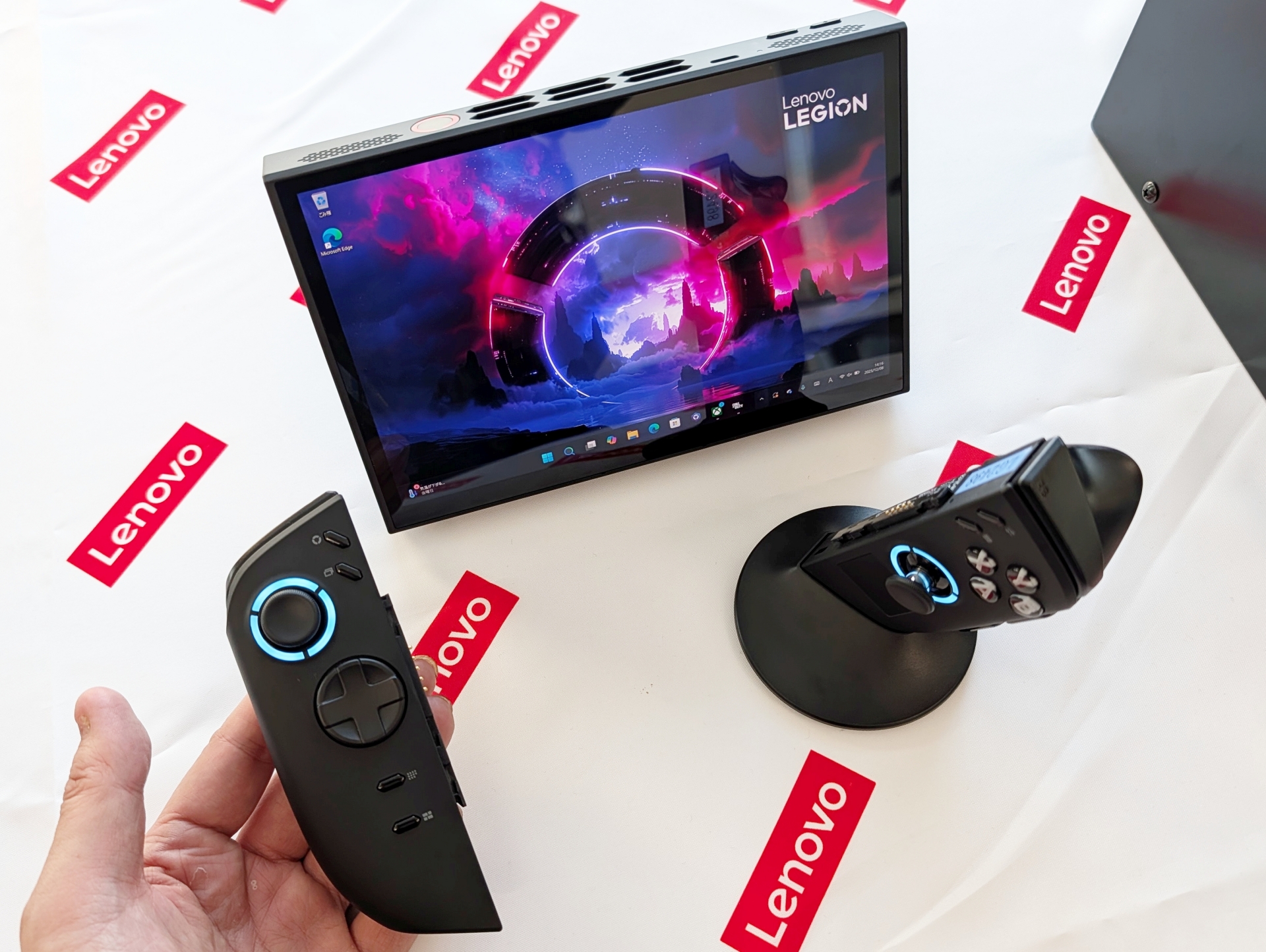 右コントローラーは専用アダプタを装着することでFPSモードが利用可能。マウスとして利用できるようになる