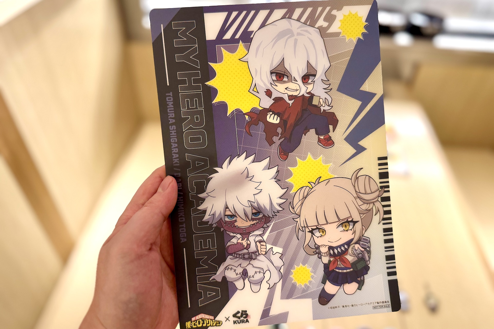 マルチシートはプラ素材となっていて、下敷きなど様々な用途に使える。もちろん額などに入れて飾っておくのもよさそうだ。デザイン違いの全4種が用意されていて、裏は無地となっている