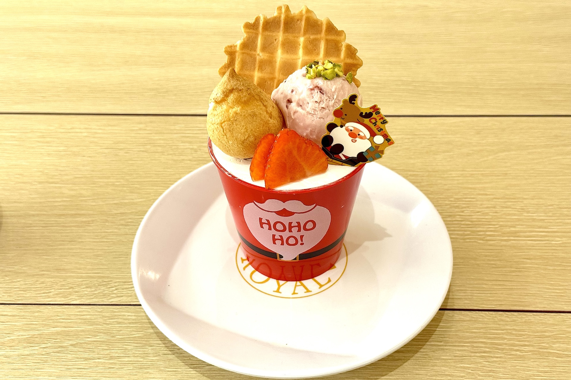 いちごのショートケーキパフェ 価格：530円 販売期間：11月28日〜12月25日