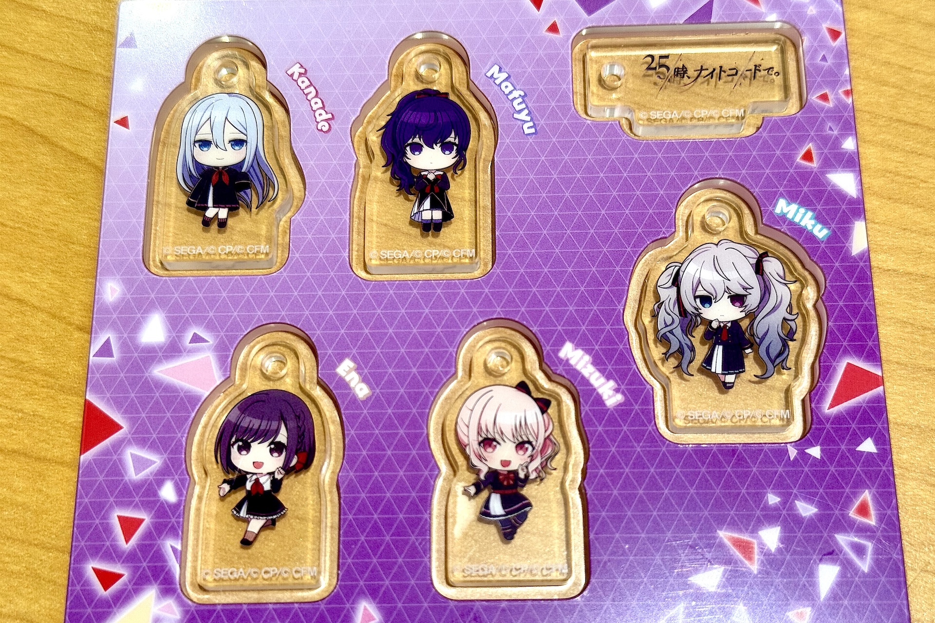 「プロセカ」に登場する音楽グループ（ユニット）ごとのキャラクターがアクスタに