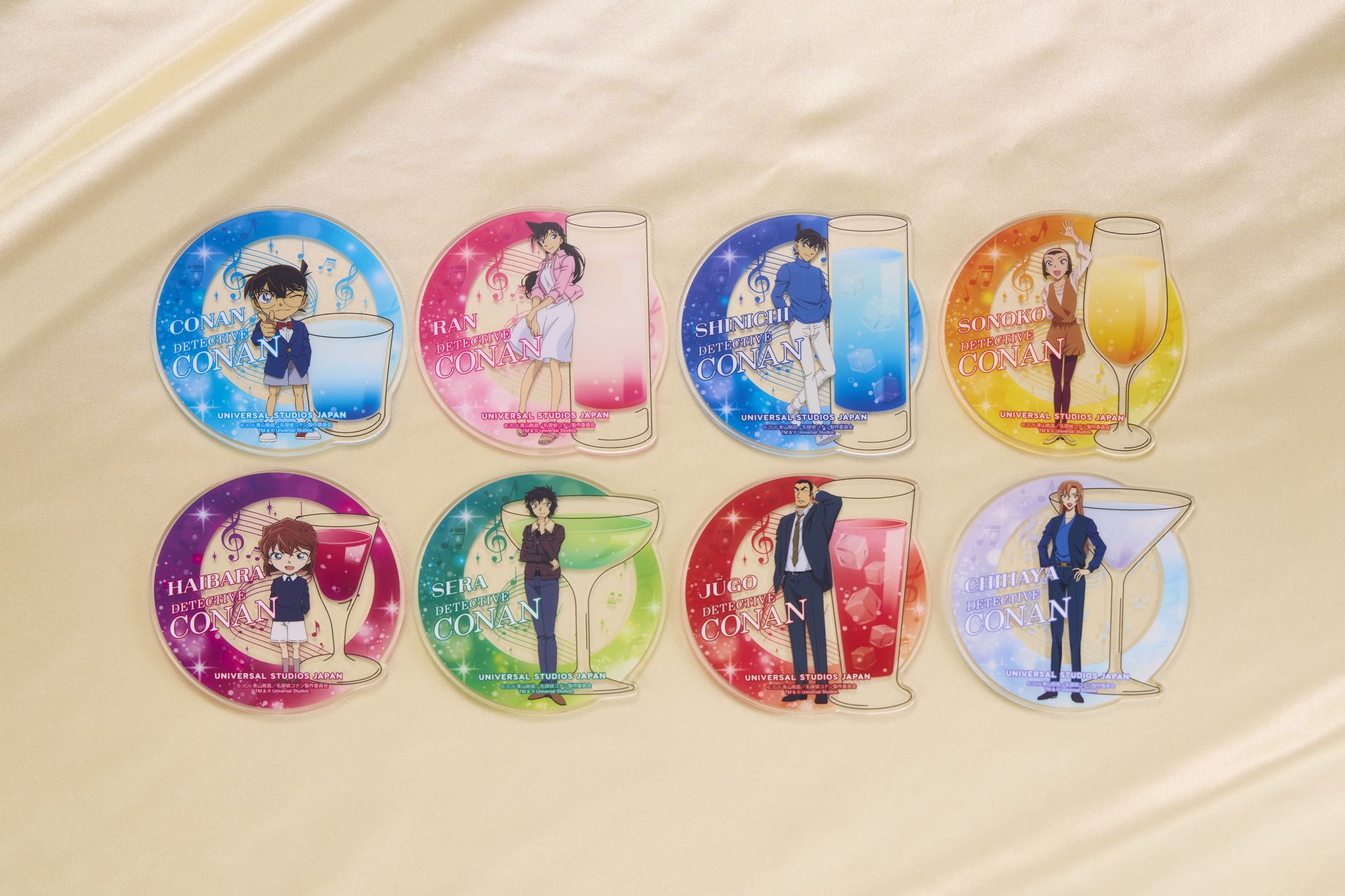 ドリンク1杯にスペシャルコースターが1つ付く（コースターは8種からランダムに配布）