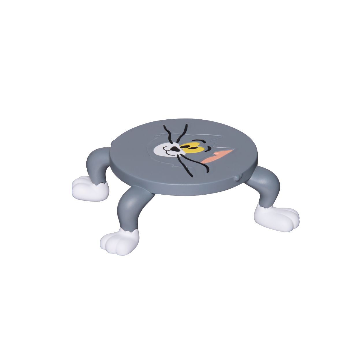 机になったトム