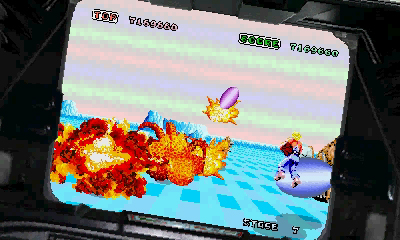 こちらは3DS版「3Dスペースハリアー」で、筐体の傾きを疑似的に再現したところ（※写真提供：セガ）