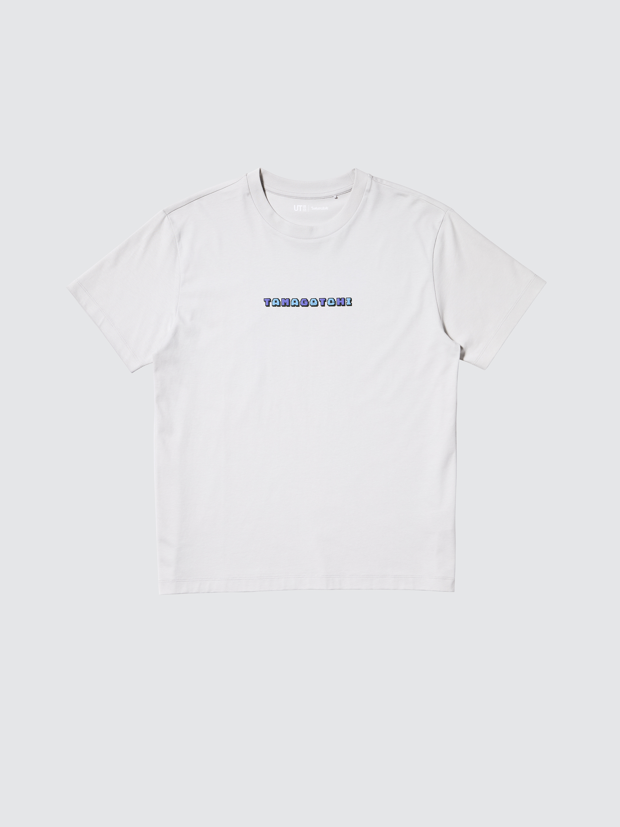 胸元にはシンプルにたまごっちロゴをデザインし、背面にはドット調のカラフルなたまごっちたちが勢揃いしている