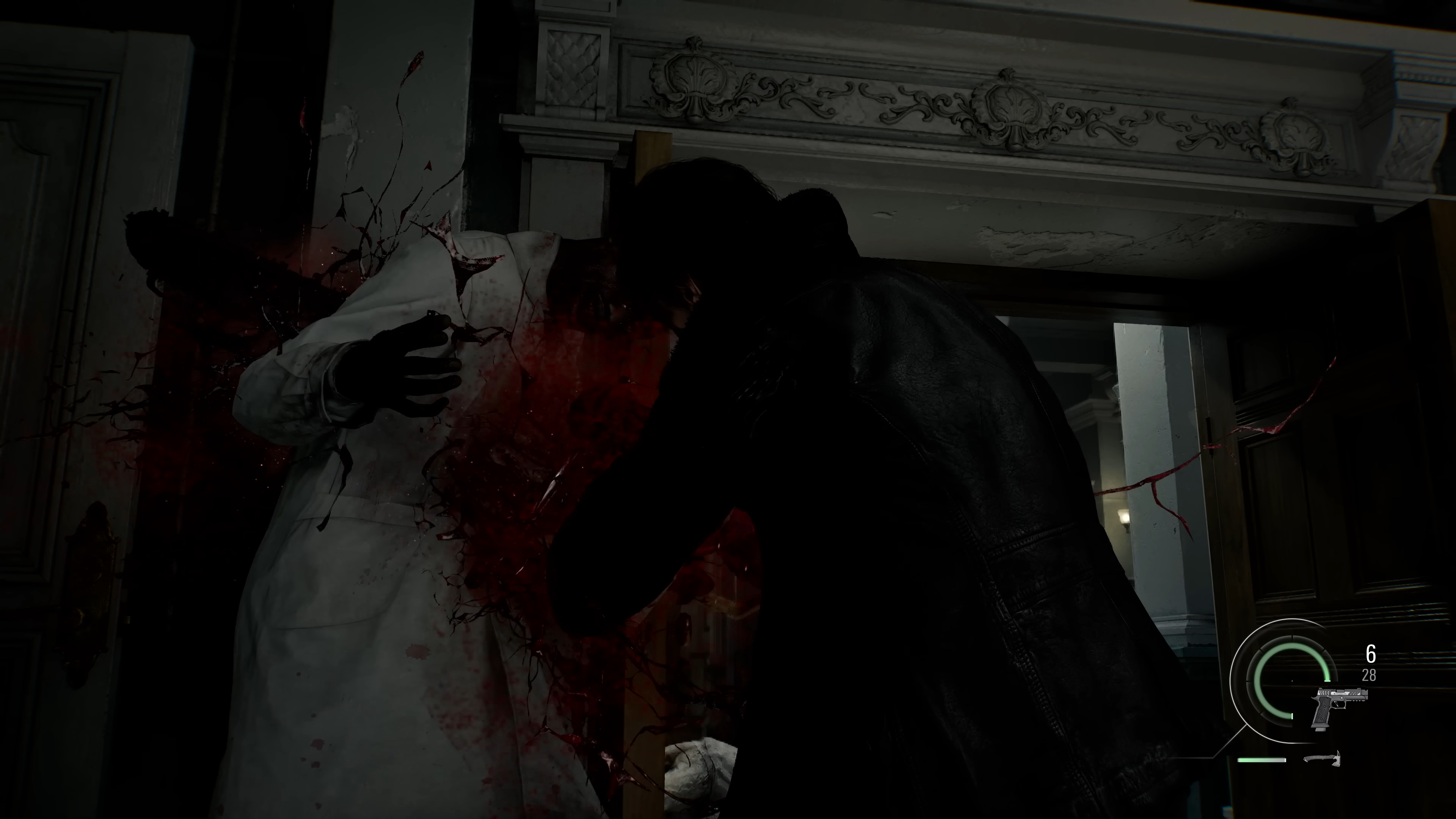 銃撃だけでなく、チェンソーによるアクションも