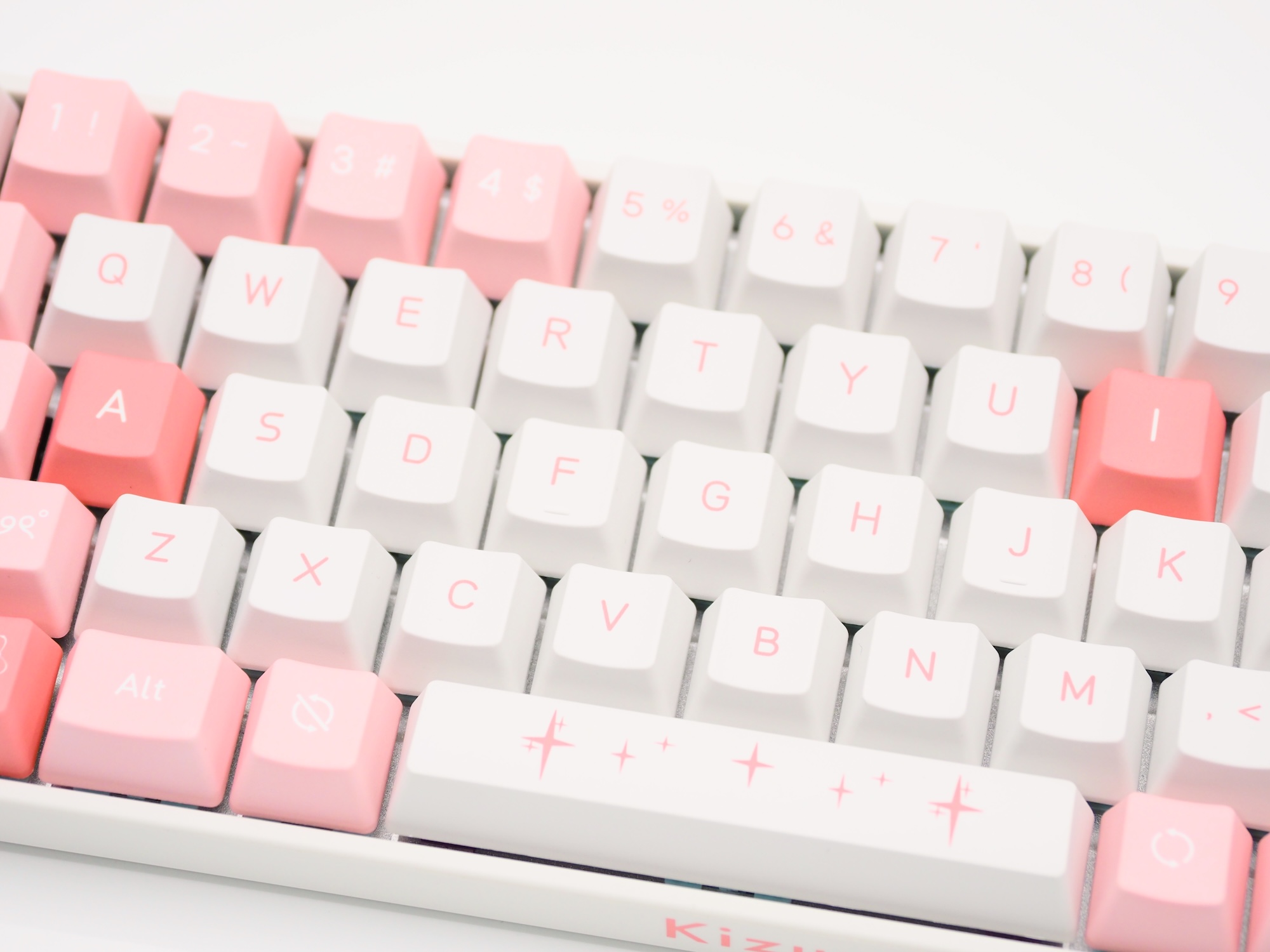 「A」と「I」はピンクのキーキャップで強調