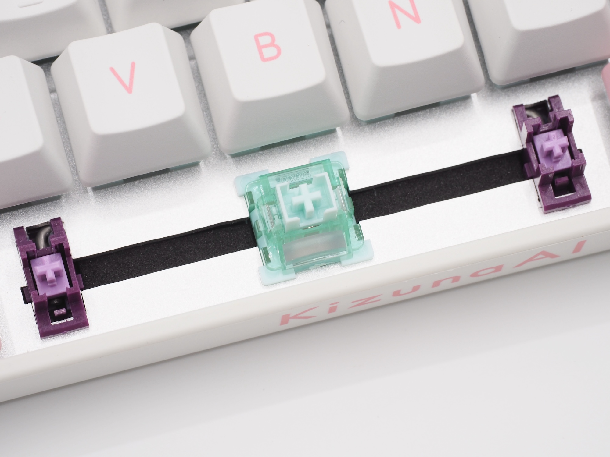 独自開発の「Akko Glare Magnetic Switch」を採用。0.01mm精度のラピッドトリガー、SOCDに対応する