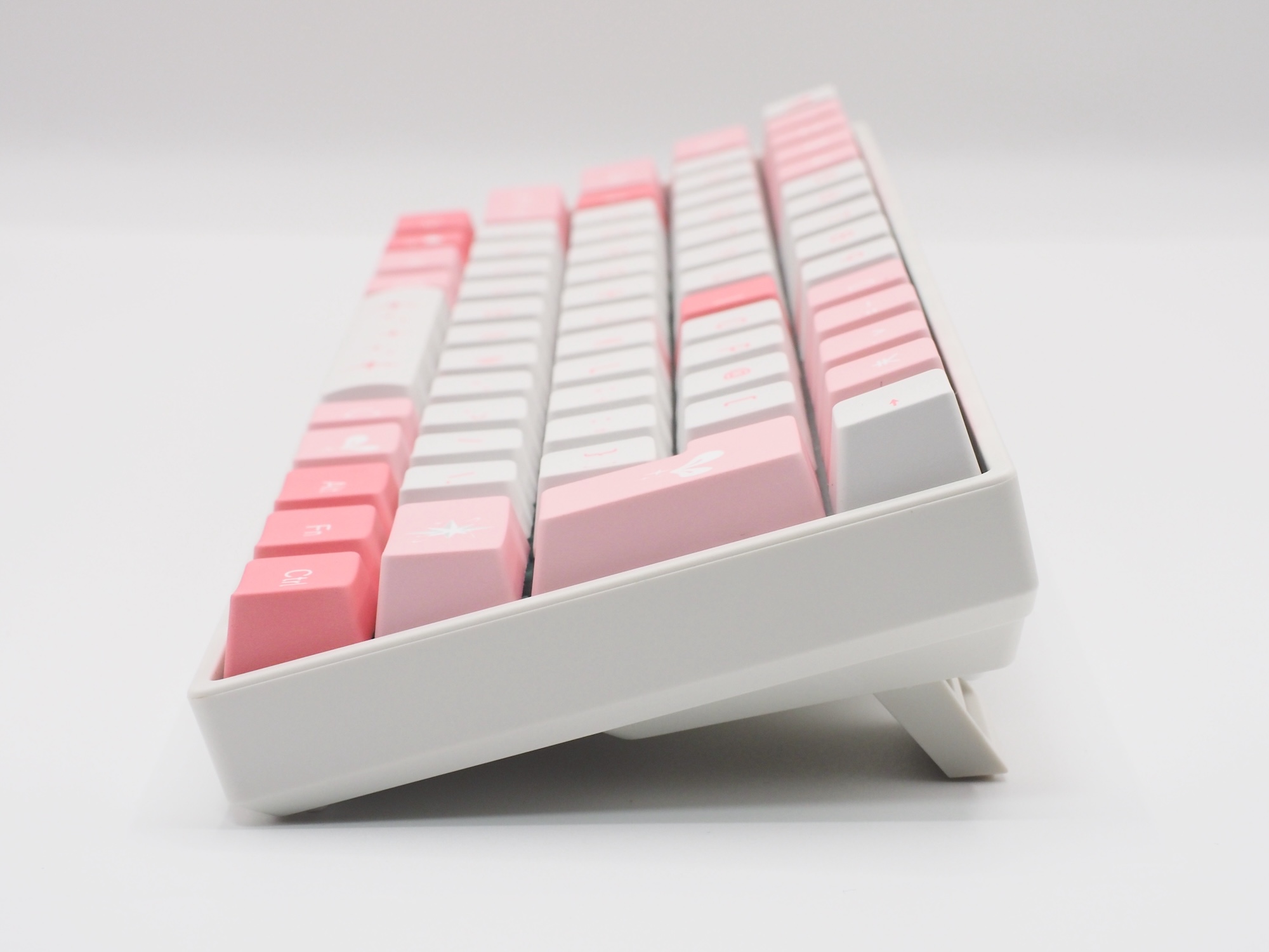 2段階目のチルトスタンドを展開したとき。好みの角度に調整できる