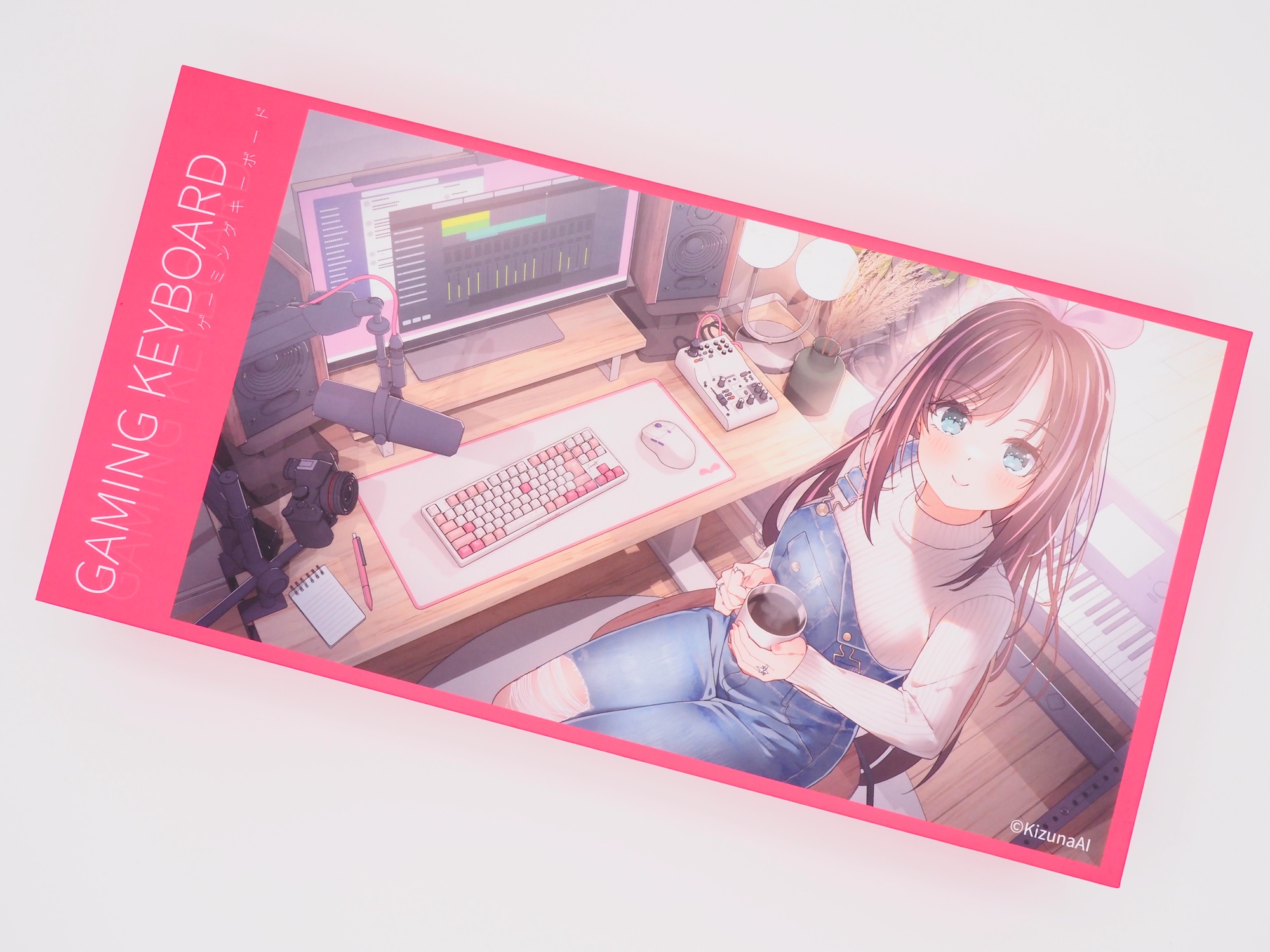 オリジナルアートワークを使った「Akko FUN87 KizunaAI Premium Edition」のパッケージ