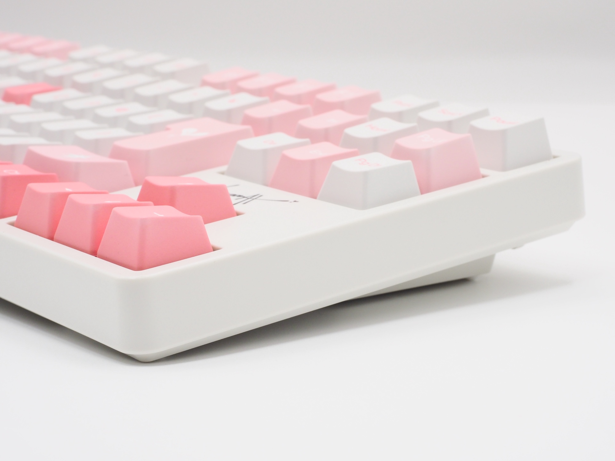 ケースのカラーはホワイト