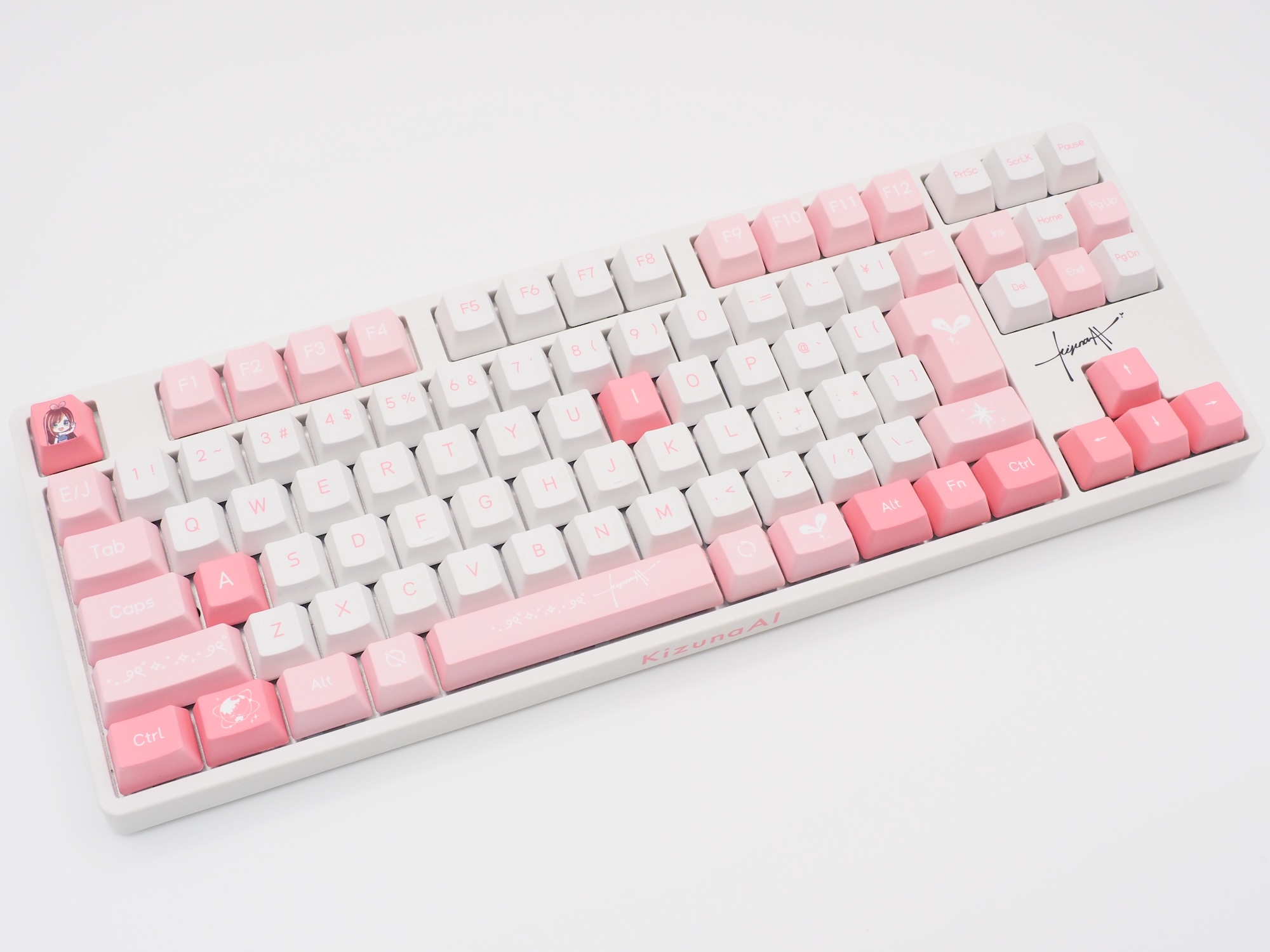 好みのキーキャップを装着して、自分だけのコラボ仕様に仕上げよう