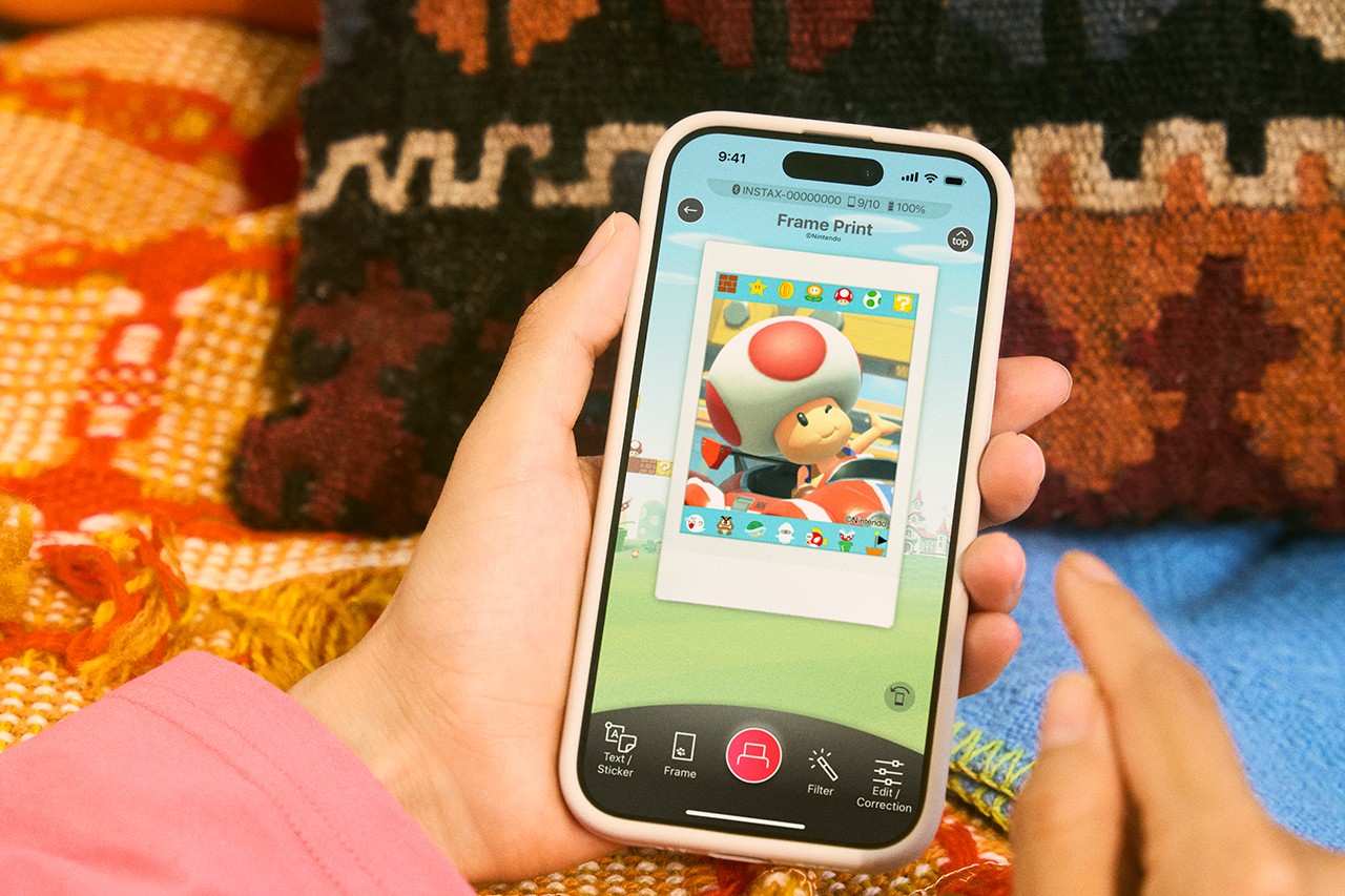 instax mini Link3　ハテナブロックデザインシリコンケース付き 価格：23,100円