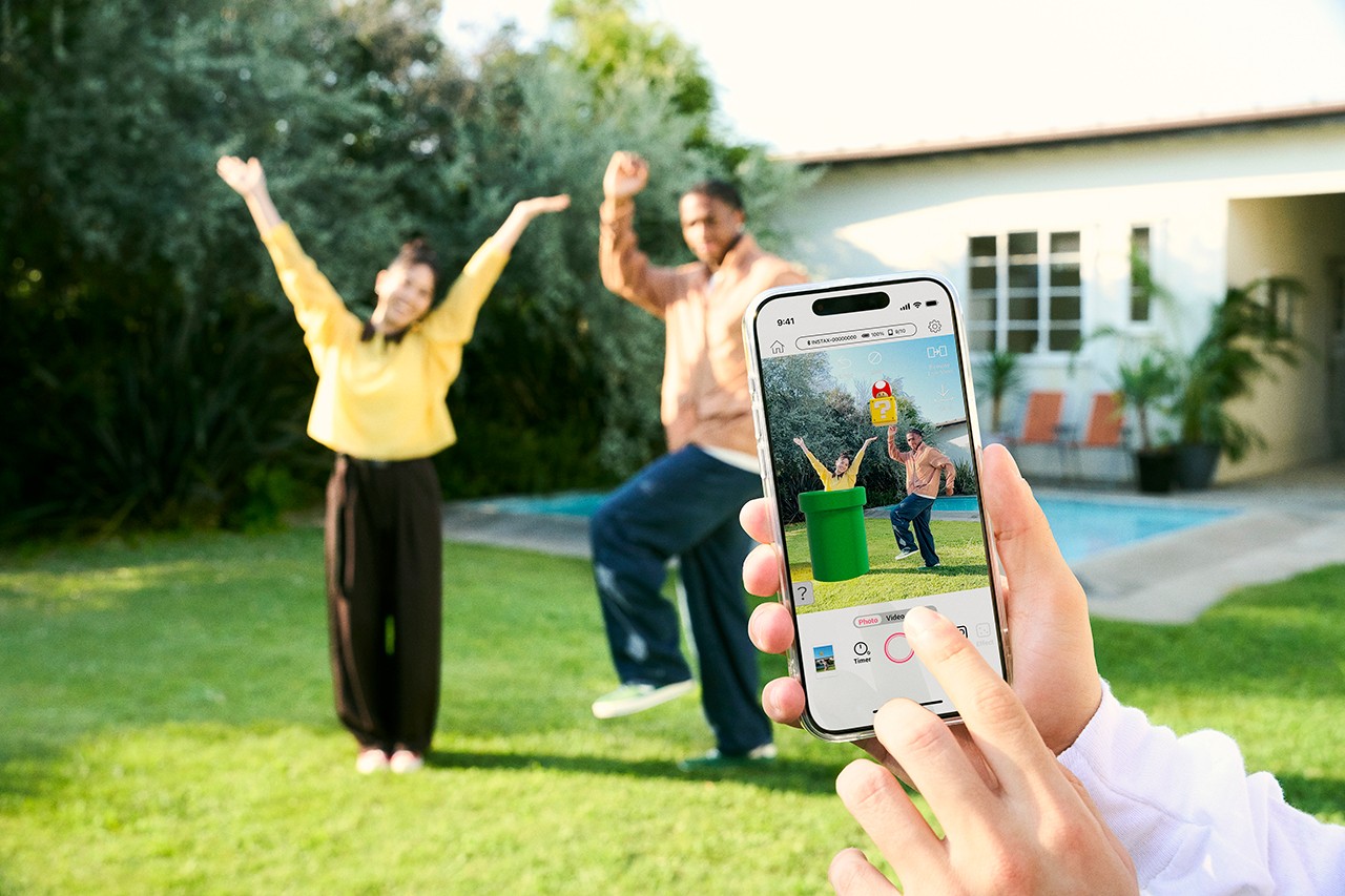 instax mini Link3　ハテナブロックデザインシリコンケース付き 価格：23,100円