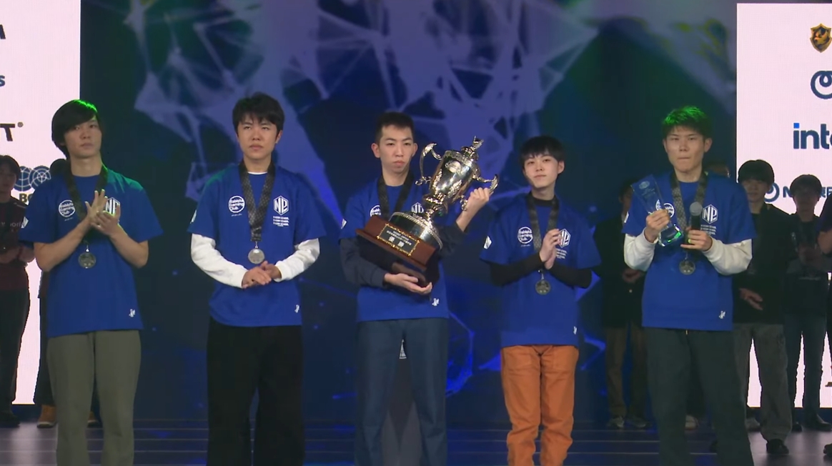 優勝したN高等学校「N1」の選手達