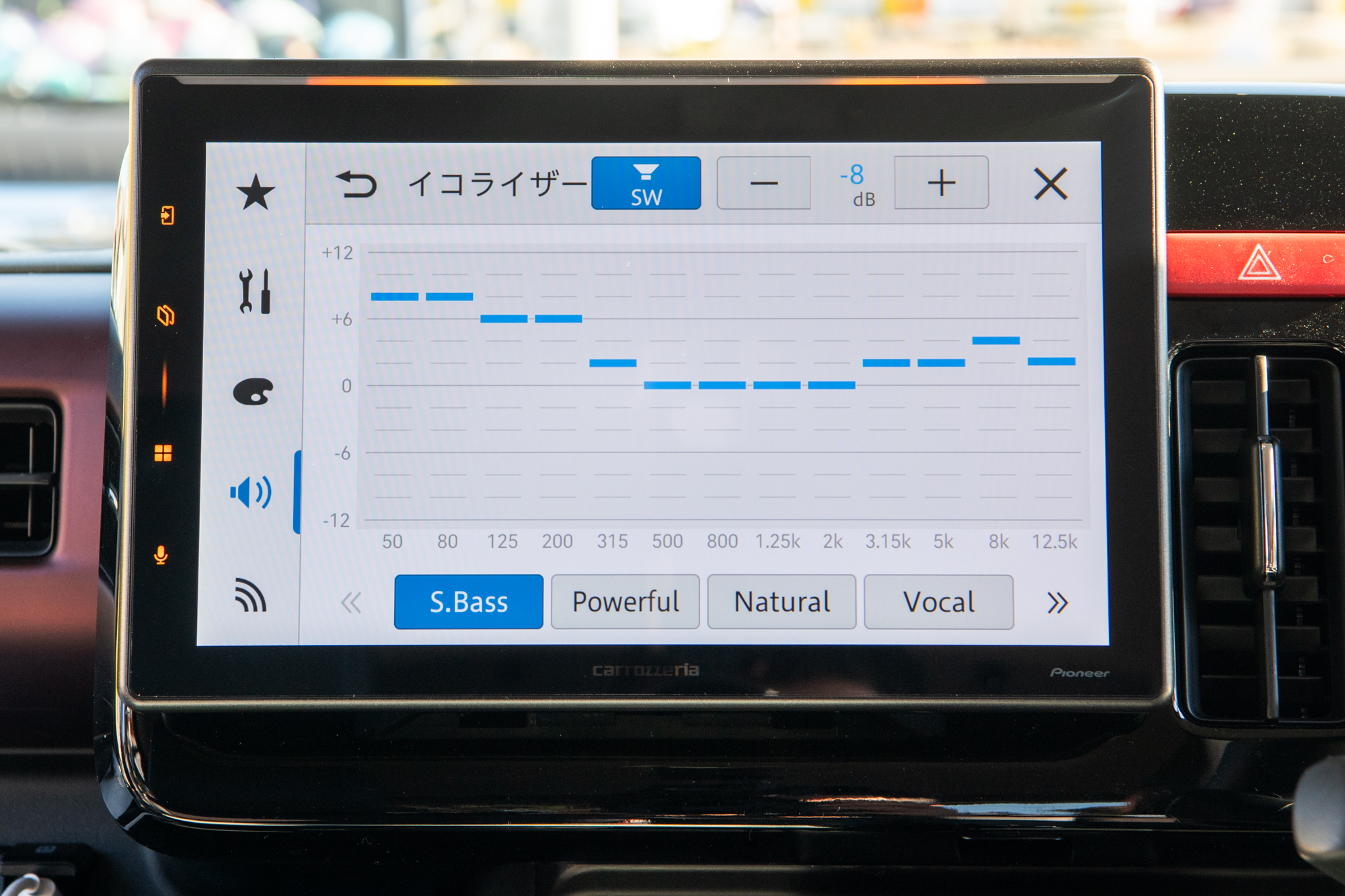 イコライザーで音響のバランス調整が可能。複数のプリセットも用意されている