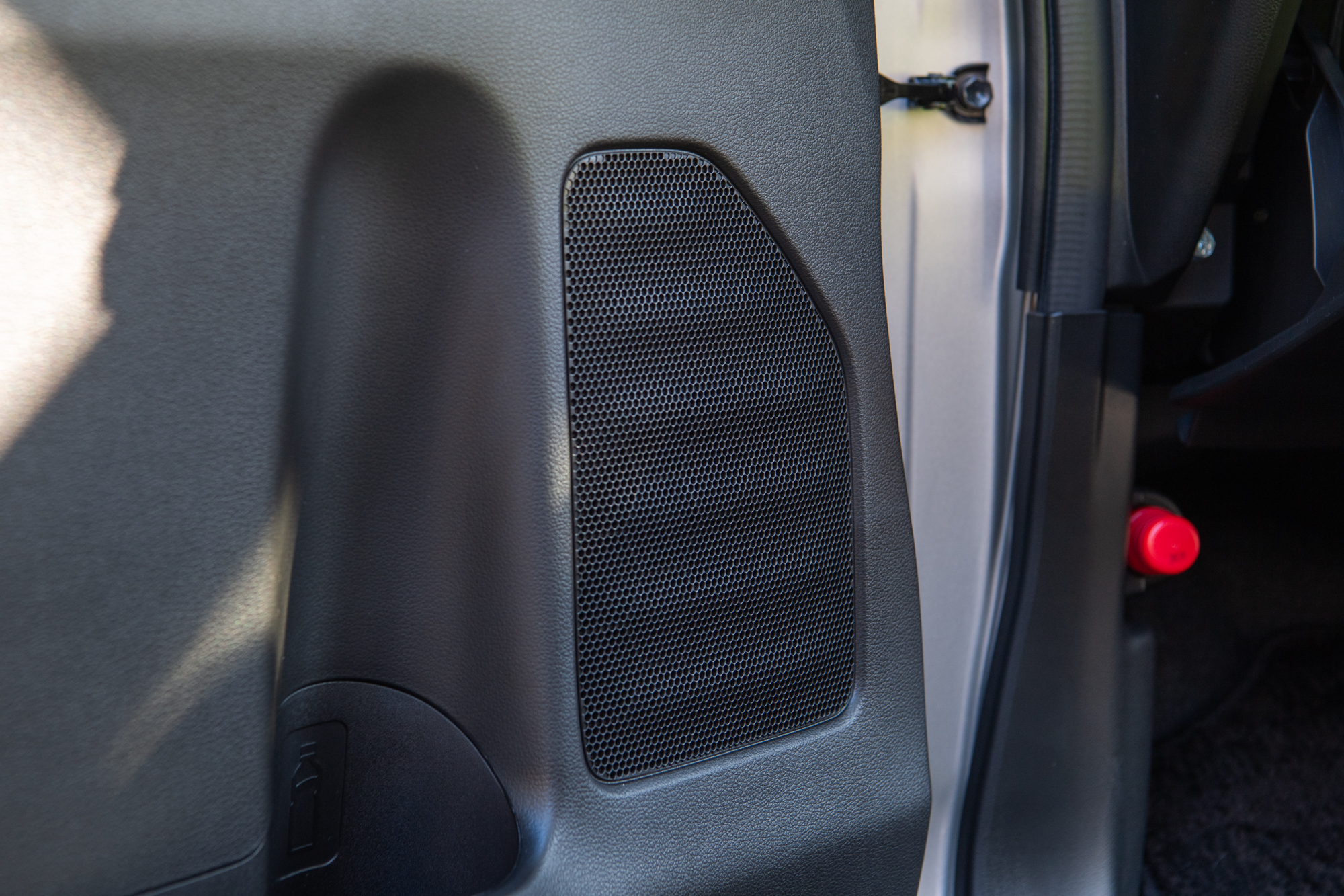 スピーカーは7年半ぶりにフルモデルチェンジしたFシリーズの「TS-F1750S」