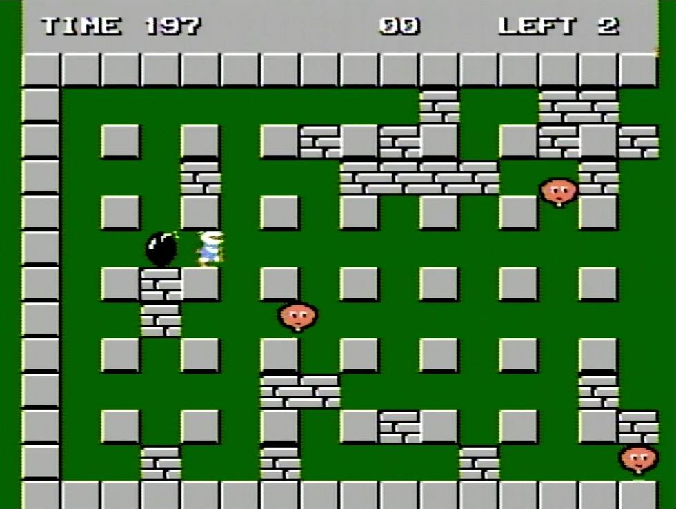 初期状態では爆弾を1個しか置けず、射程も1ブロック分しかない