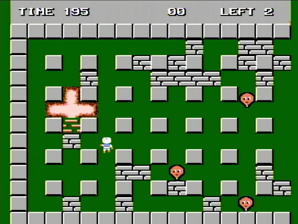 初期状態では爆弾を1個しか置けず、射程も1ブロック分しかない