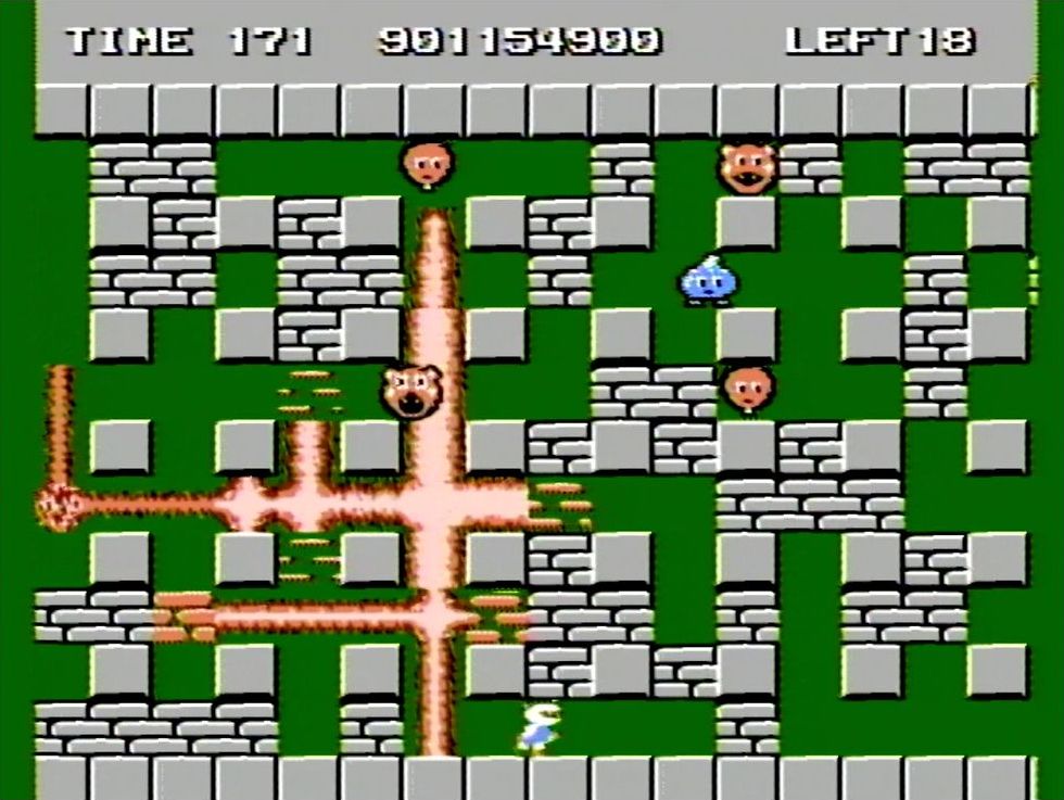 爆弾の射程と個数を増やし、リモコンを手に入れることで敵を格段に倒しやすくなる